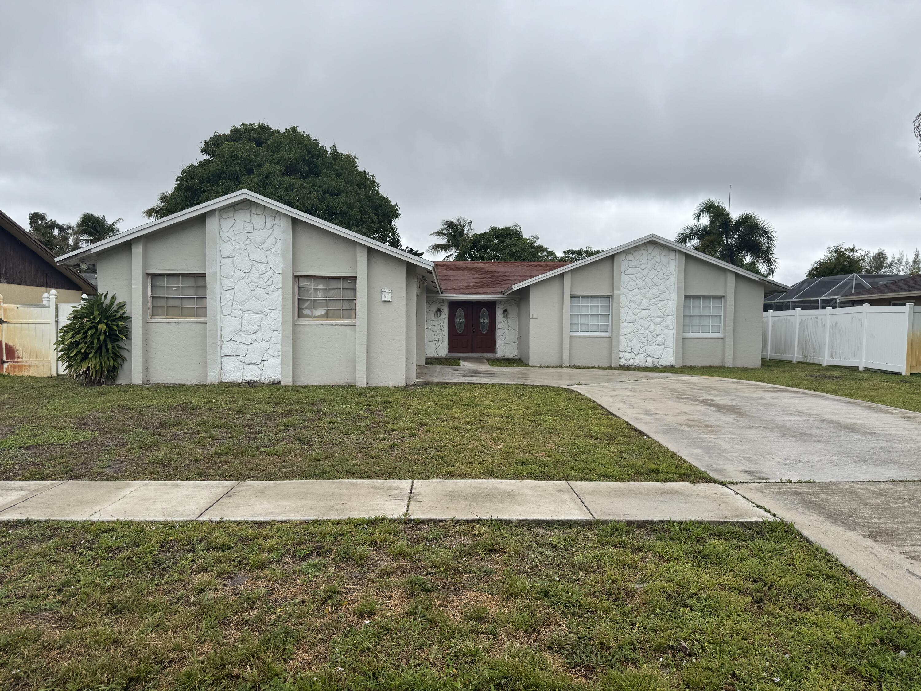 Foto de propiedad en 589 Cashiers Drive, West Palm Beach, FL 33413 West Palm Beach con MLS# 