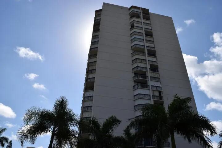 Foto de propiedad en 2425 Presidential Way 1905, West Palm Beach, FL 33401 West Palm Beach con MLS# 