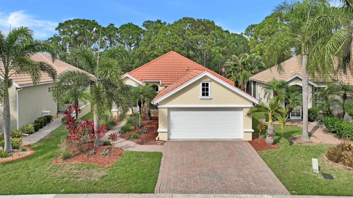 Foto de propiedad en 896 SW Munjack Circle, Port St. Lucie, FL 34986 Port St. Lucie con MLS# 