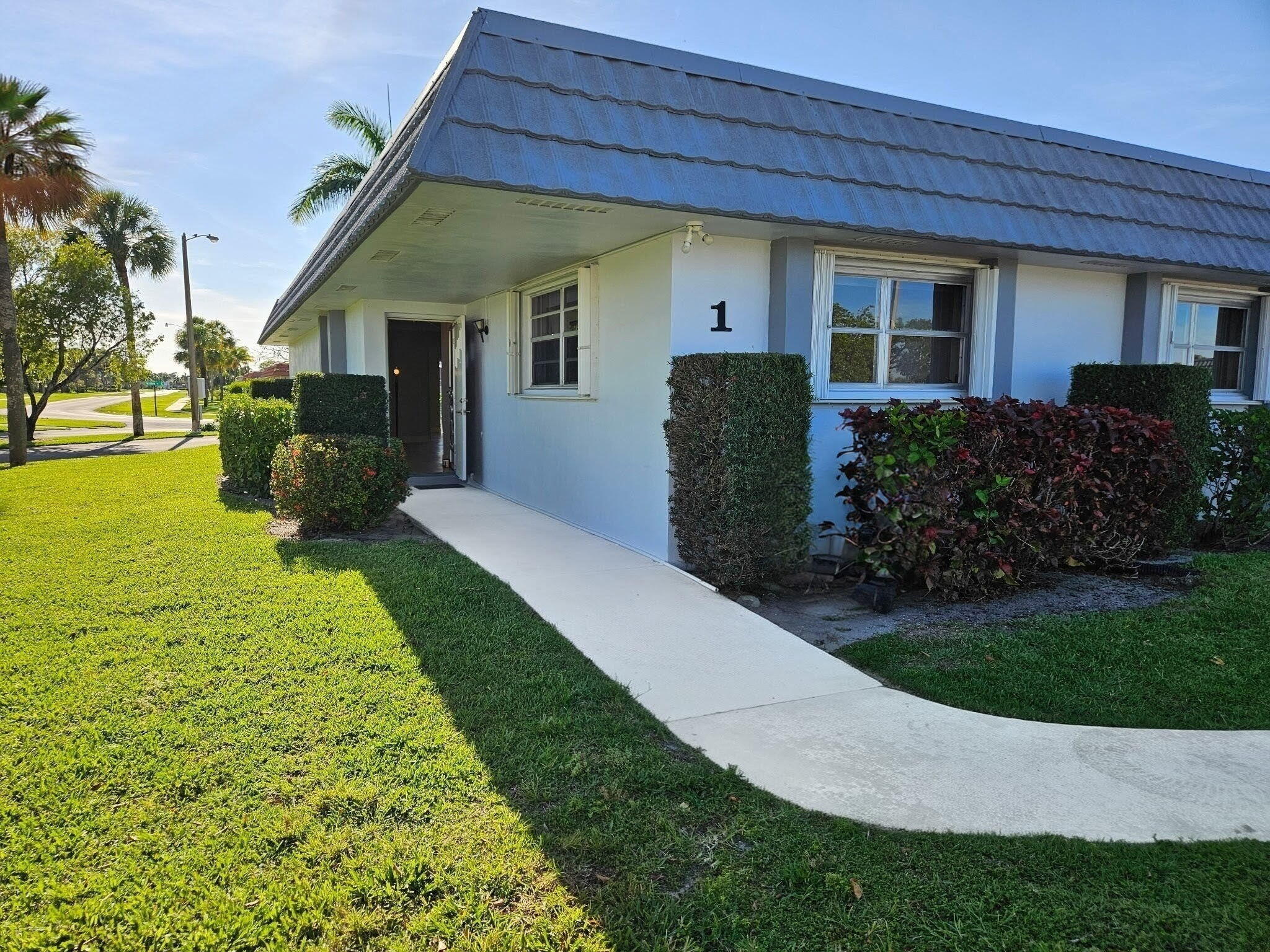 Foto de propiedad en 2886 E Fernley Dr Drive E 1, West Palm Beach, FL 33415 West Palm Beach con MLS# 
