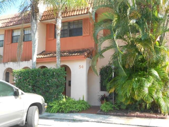 Foto de propiedad en 54 Matador Lane, Davie, FL 33324 Davie con MLS# 