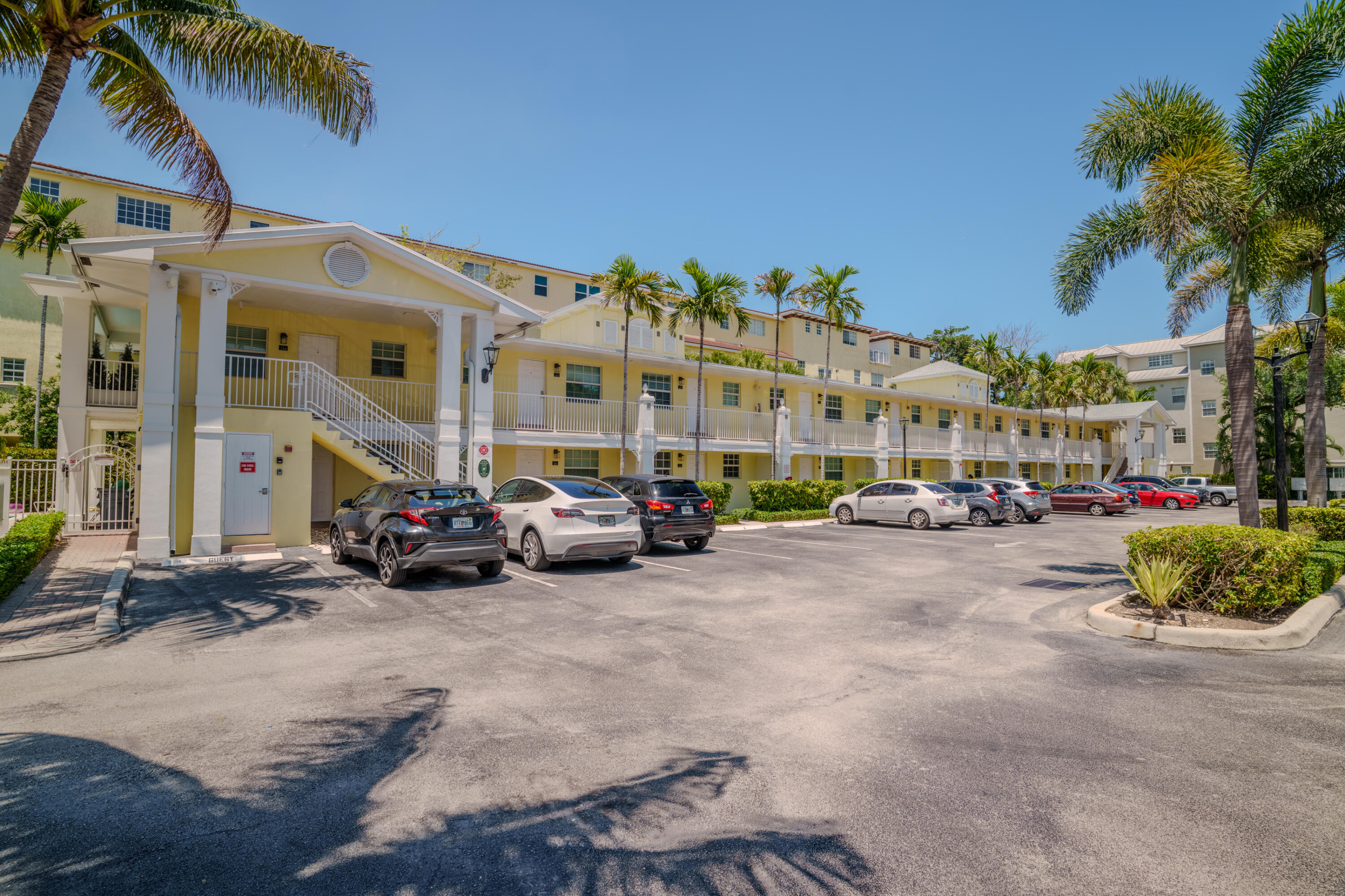Foto de propiedad en 2660 NE 8th Avenue 106, Wilton Manors, FL 33334 Wilton Manors con MLS# 