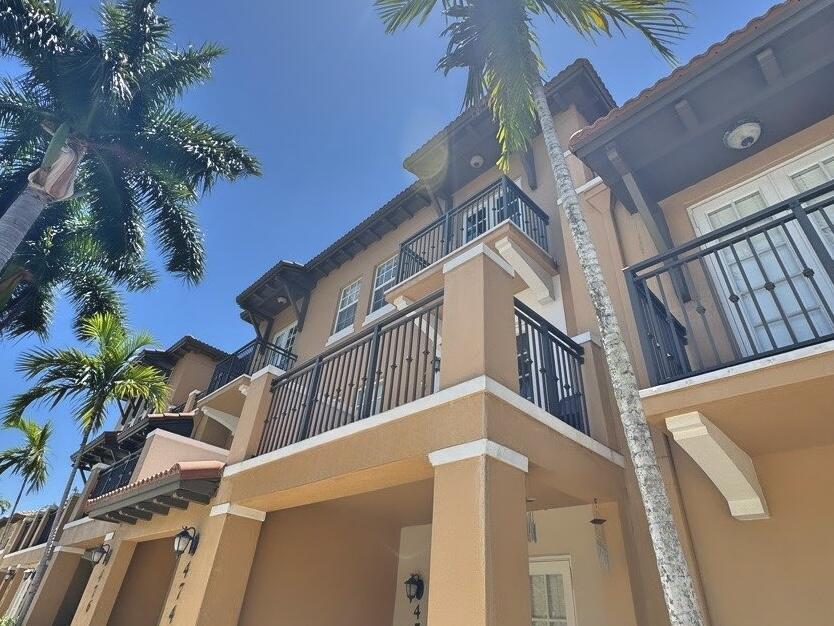 Foto de propiedad en 474 SW 147th Avenue, Pembroke Pines, FL 33027 Pembroke Pines con MLS# 