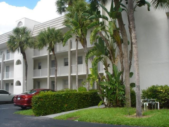 En Venta 8460 Sunrise Lakes Boulevard 202, Sunrise, FL 33322, Sunrise, FL 33322