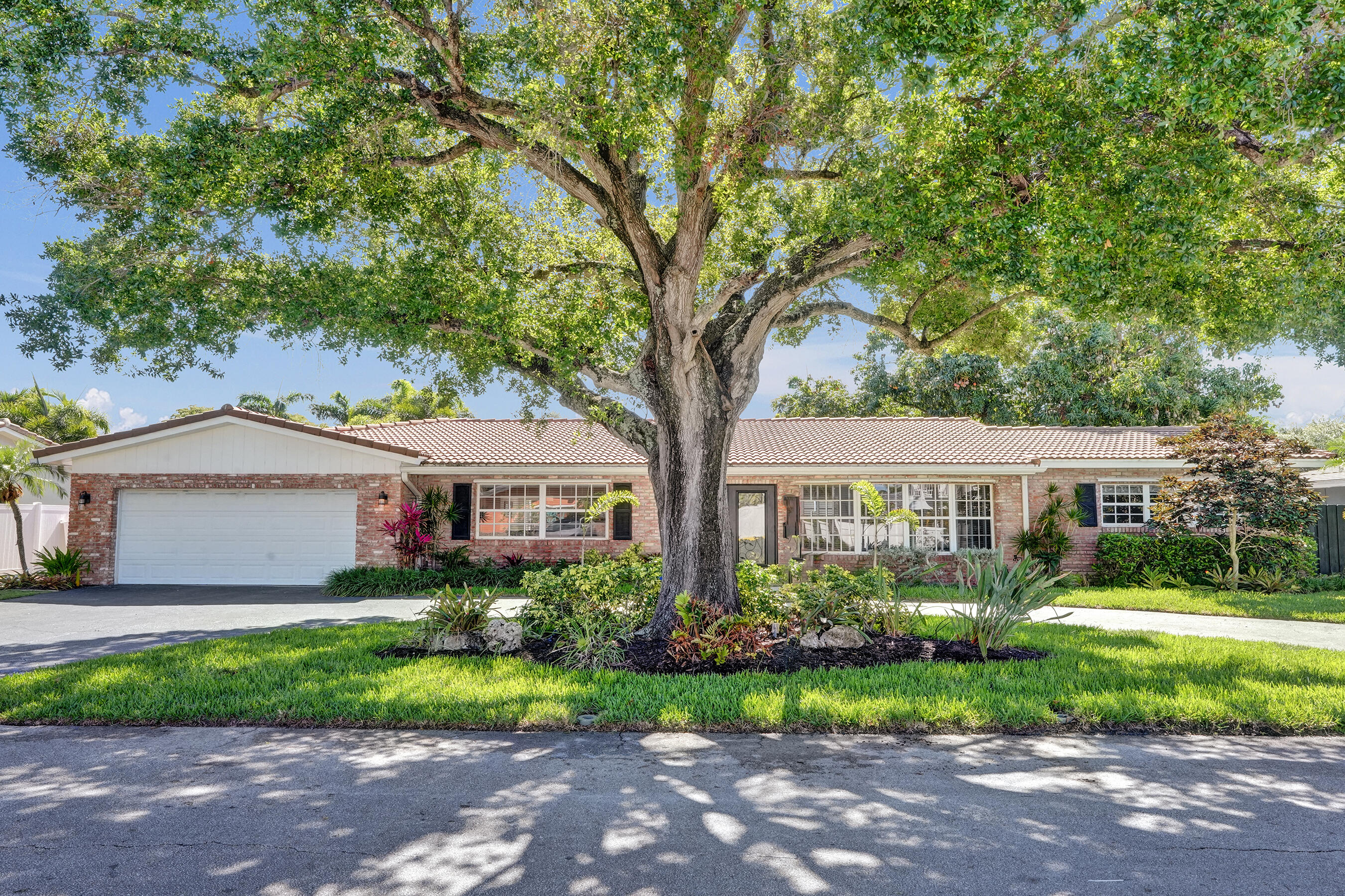 Foto de propiedad en 3930 NE 21st Avenue, Fort Lauderdale, FL 33308 Fort Lauderdale con MLS# 