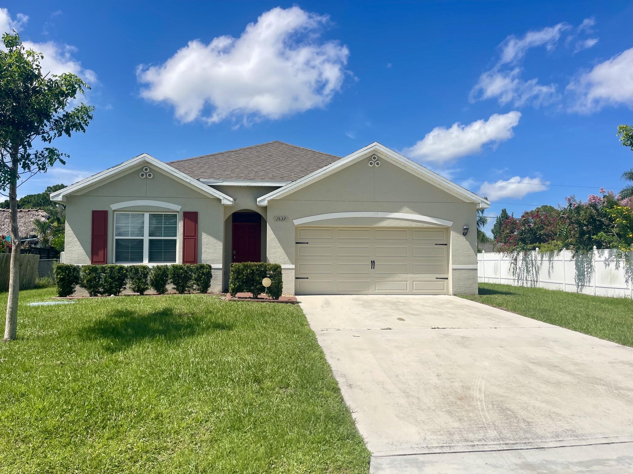 Foto de propiedad en 1537 SW Meridian Avenue, Port St. Lucie, FL 34953 Port St. Lucie con MLS# 