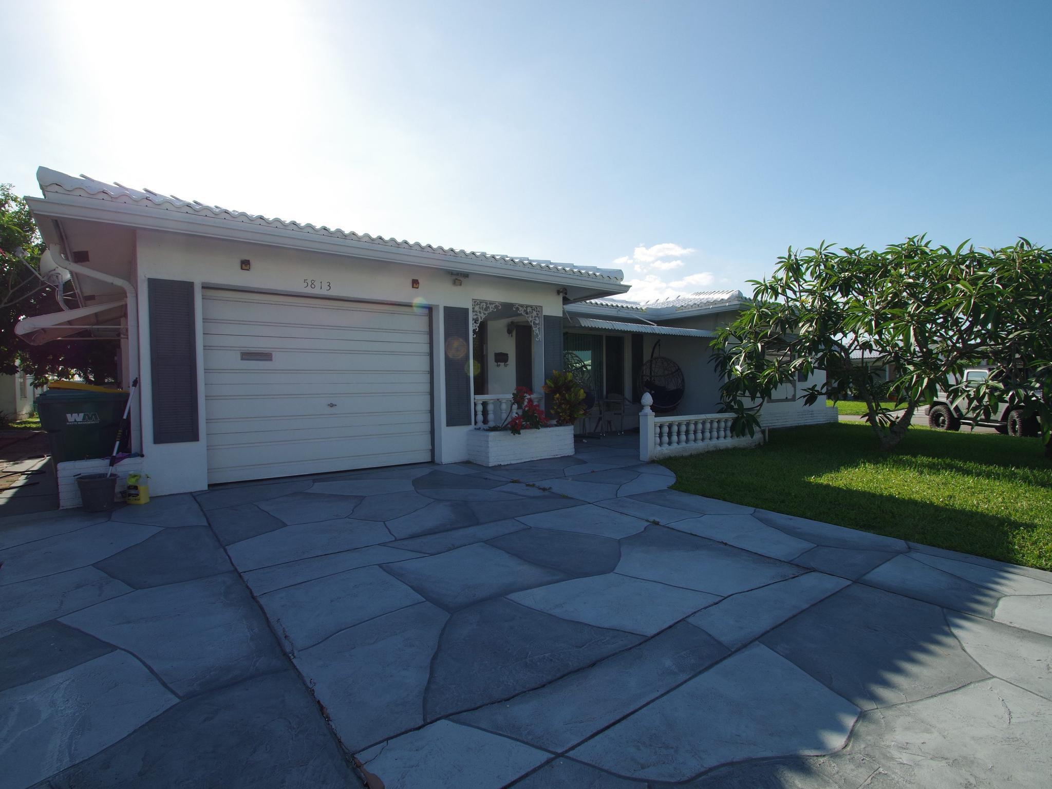 Foto de propiedad en 5813 NW 82nd Avenue, Tamarac, FL 33321 Tamarac con MLS# 