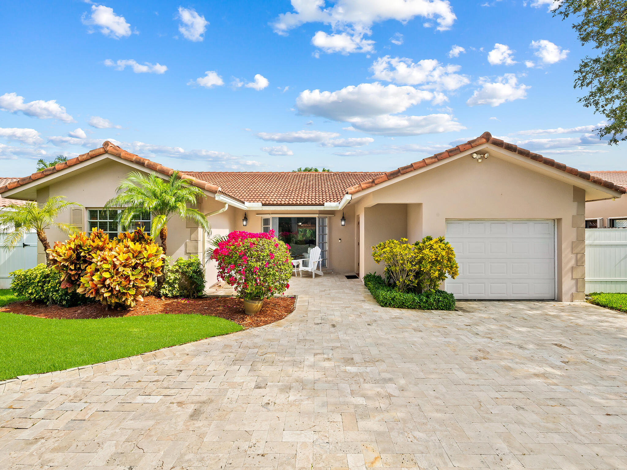 Foto de propiedad en 3240 Spanish River Drive, Lauderdale-By-The-Sea, FL 33062 Lauderdale-By-The-Sea con MLS# 