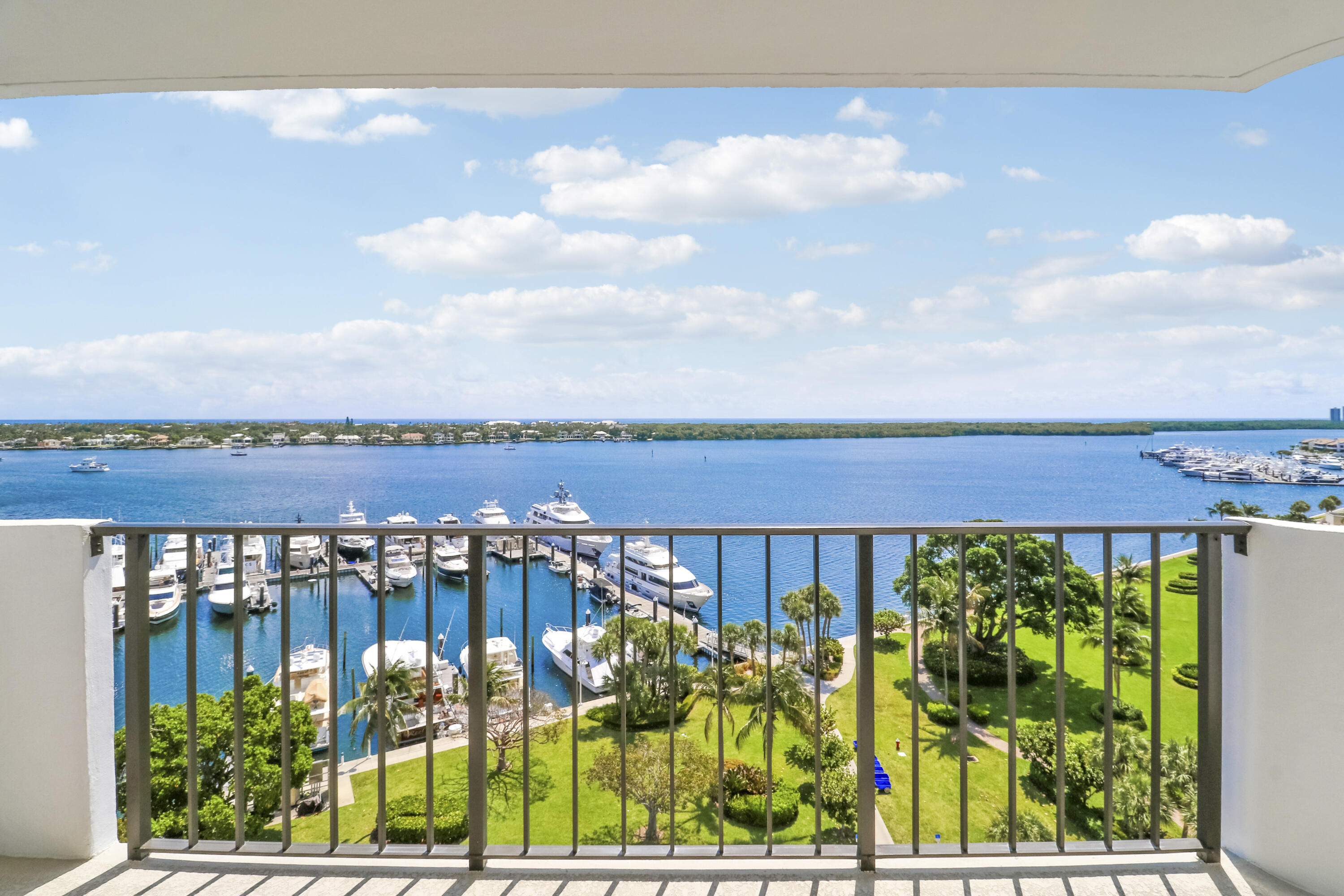 Foto de propiedad en 1200 Marine Way 903, North Palm Beach, FL 33408 North Palm Beach con MLS# 