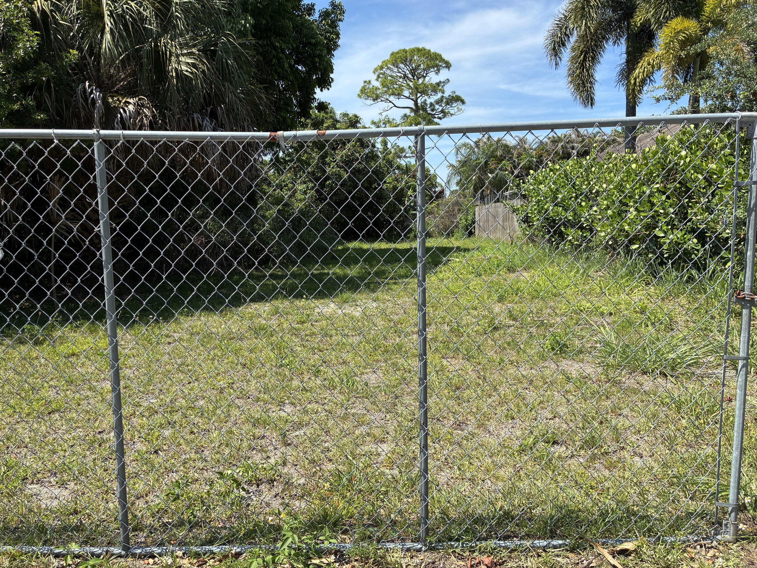 Foto de propiedad en 6755 1st Street, Jupiter, FL 33458 Jupiter con MLS# 