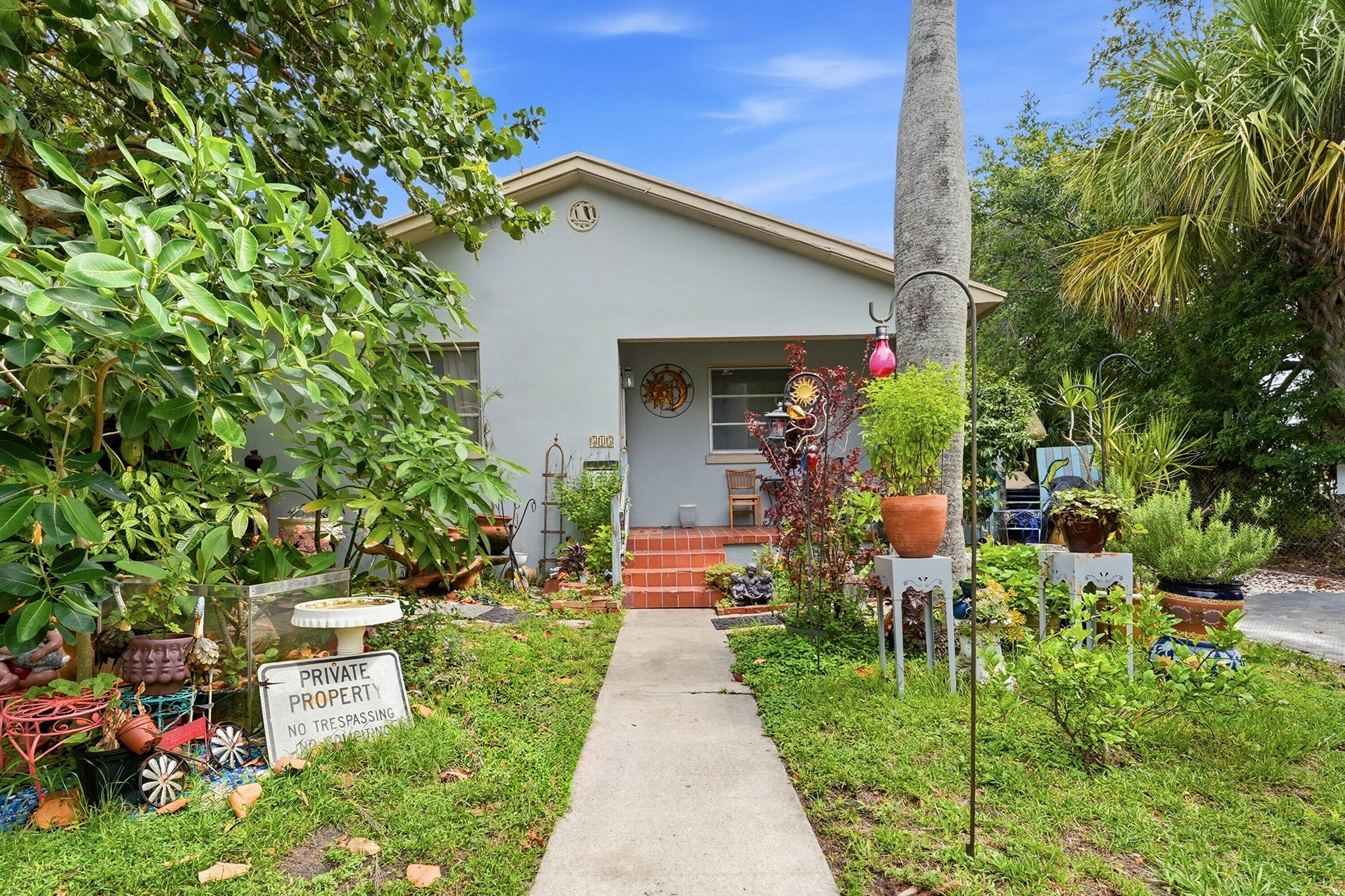 Foto de propiedad en 515 Biscayne Drive, West Palm Beach, FL 33401 West Palm Beach con MLS# 