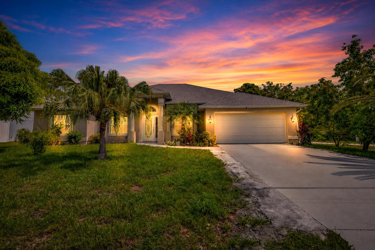 Foto de propiedad en 1701 SW Penrose Avenue, Port St. Lucie, FL 34953 Port St. Lucie con MLS# 