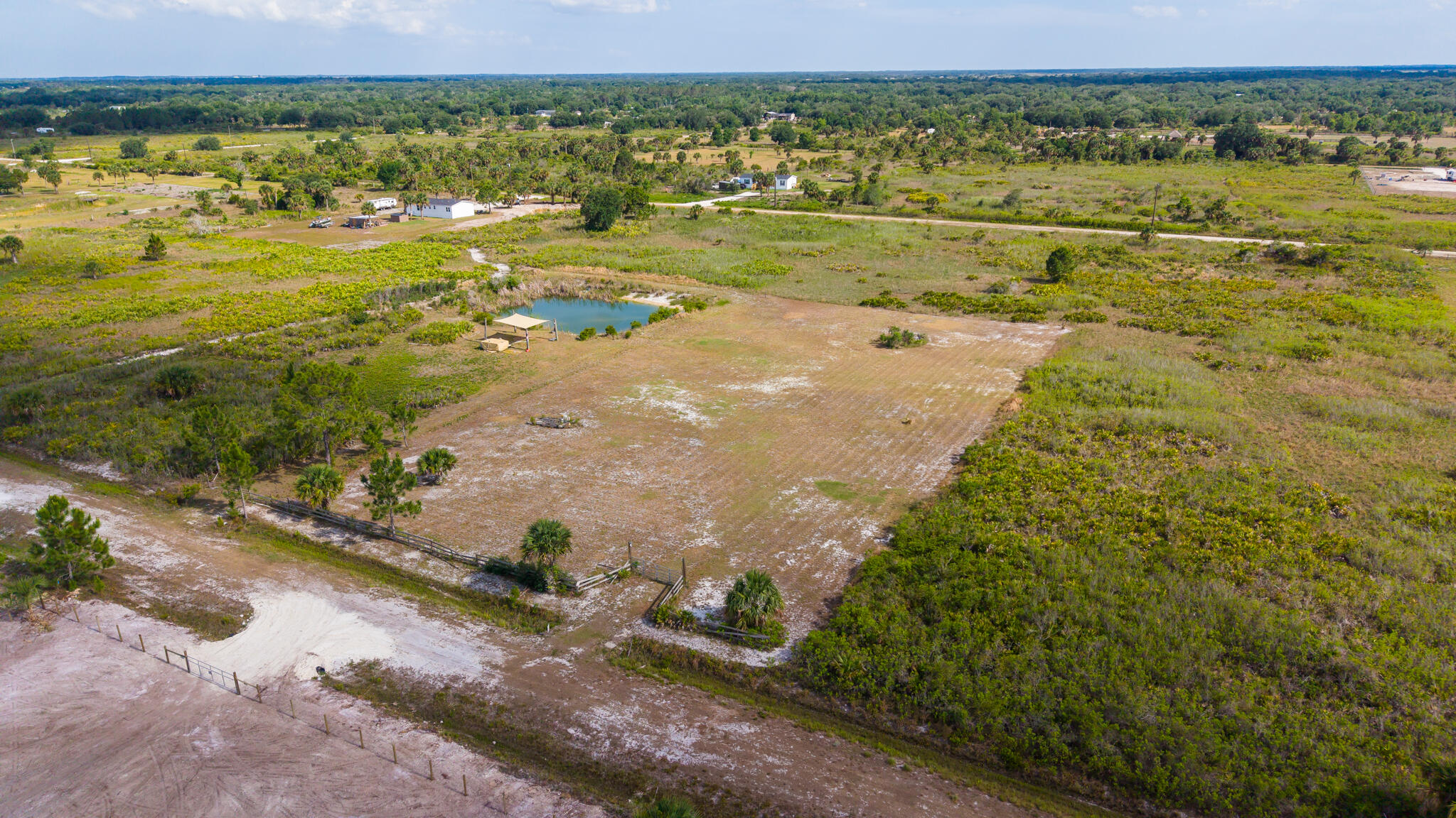 Foto de propiedad en 21228 NW 280th Street, Okeechobee, FL 34972 Okeechobee con MLS# 