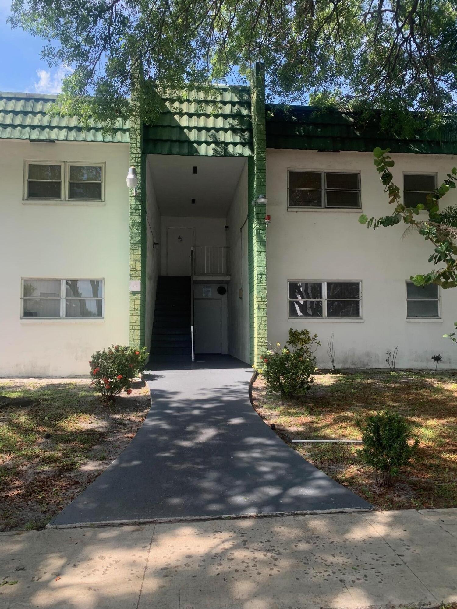 Foto de propiedad en 4821 NW 22nd Court NW 100, Lauderhill, FL 33313 Lauderhill con MLS# 