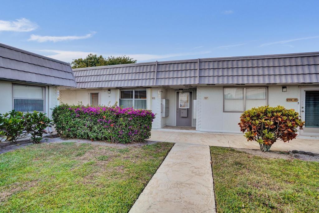 Foto de propiedad en 108 Valencia Boulevard E108, Delray Beach, FL 33446 Delray Beach con MLS# 