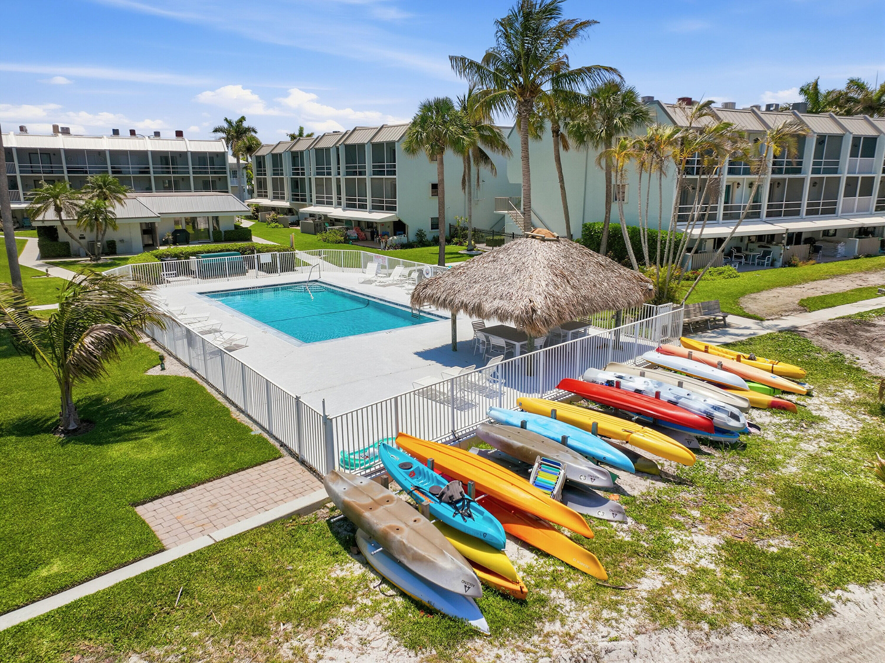 Foto de propiedad en 1300 Seaway Drive C1, Hutchinson Island, FL 34949 Hutchinson Island con MLS# 