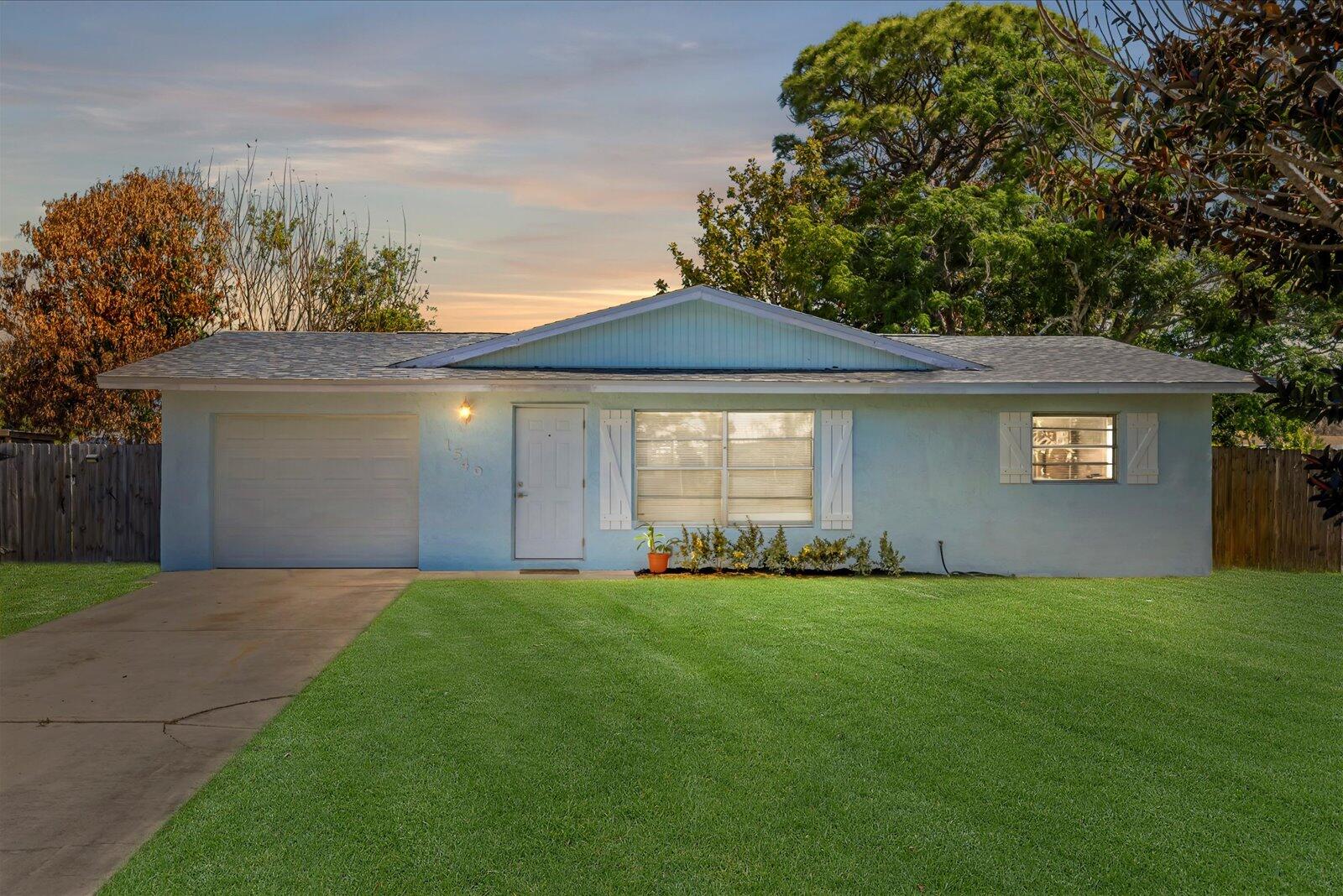 Foto de propiedad en 1549 SE Minorca Avenue, Port St. Lucie, FL 34952 Port St. Lucie con MLS# 