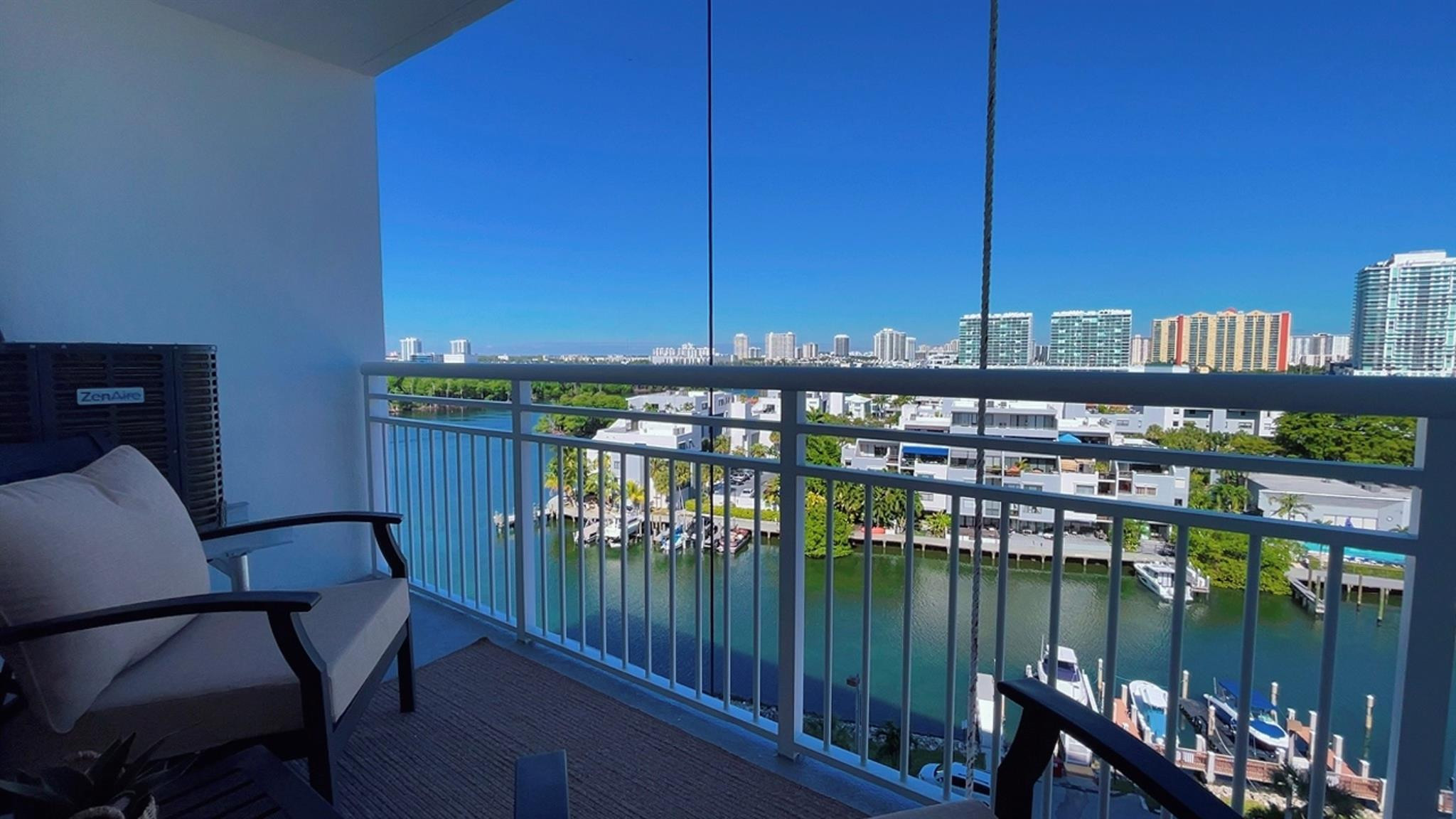 Foto de propiedad en 400 Kings Point Drive 1027, Sunny Isles Beach, FL 33160 Sunny Isles Beach con MLS# 