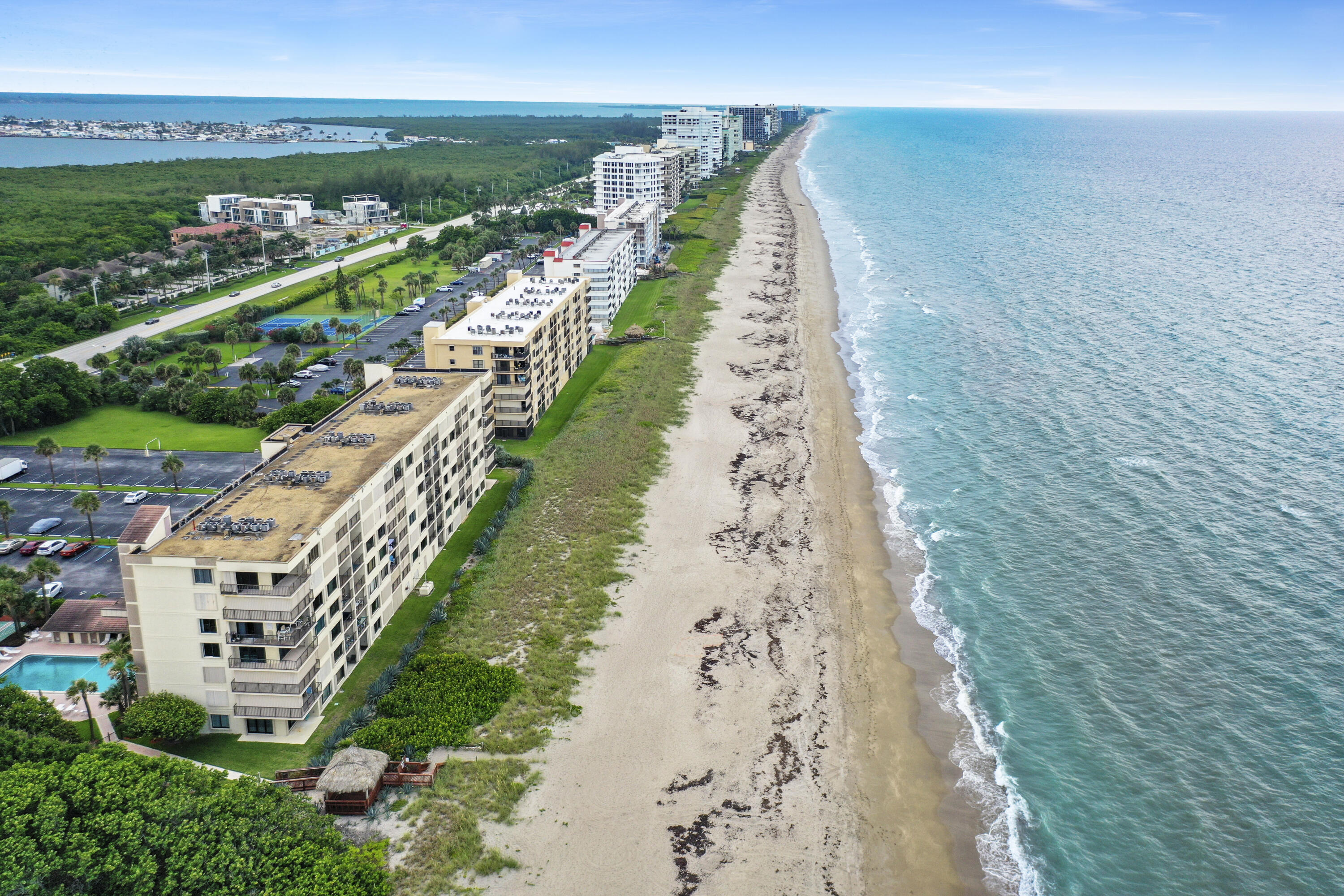Foto de propiedad en 10310 S Ocean Drive 405, Jensen Beach, FL 34957 Jensen Beach con MLS# 