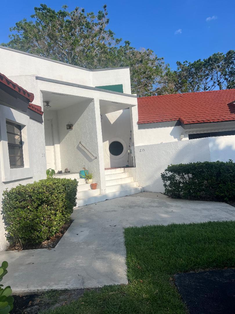 Foto de propiedad en 255 NW 36th Avenue, Deerfield Beach, FL 33442 Deerfield Beach con MLS# 