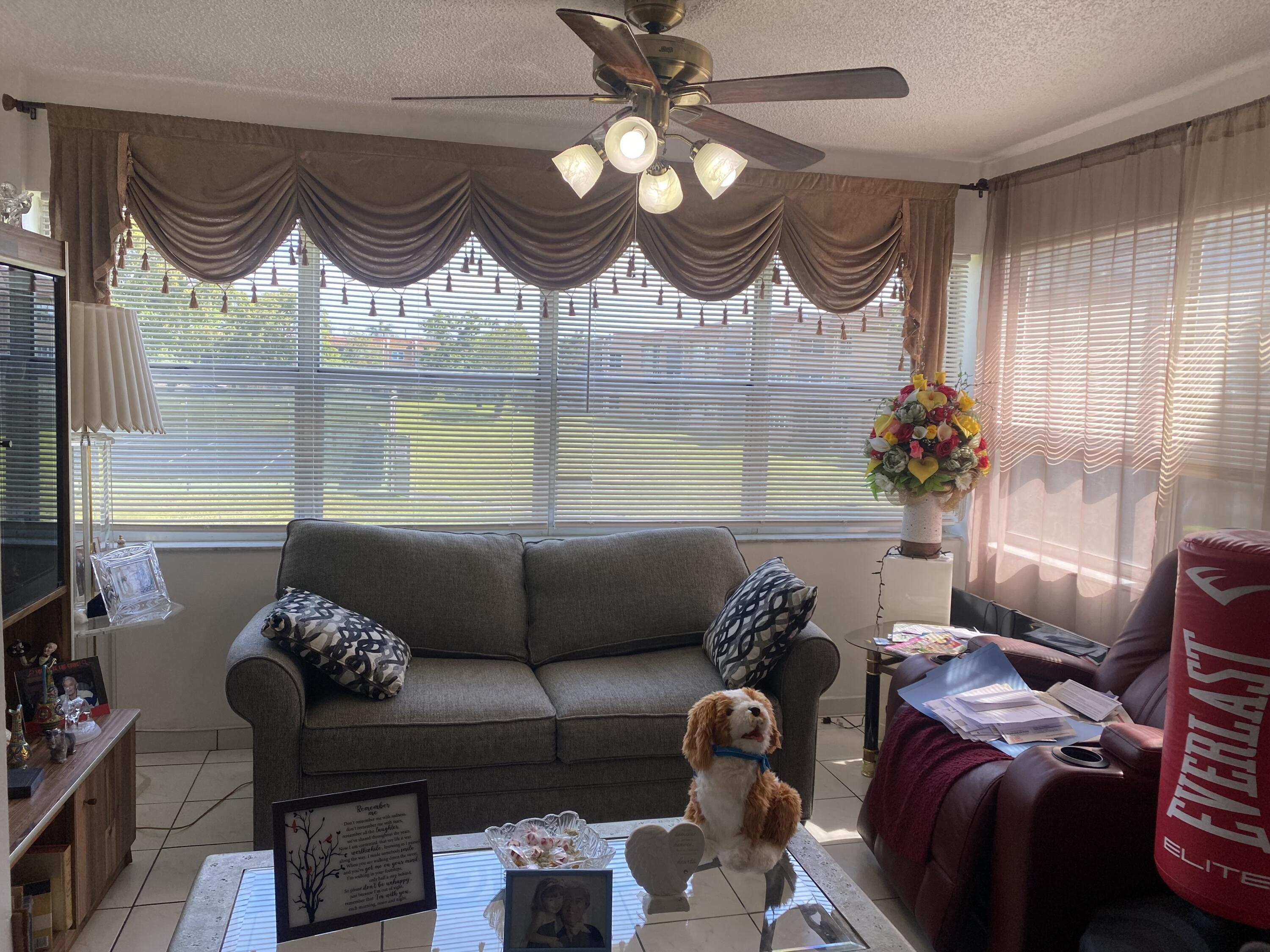 Foto de propiedad en 9821 Sunrise Lakes Boulevard 210, Sunrise, FL 33322 Sunrise con MLS# 