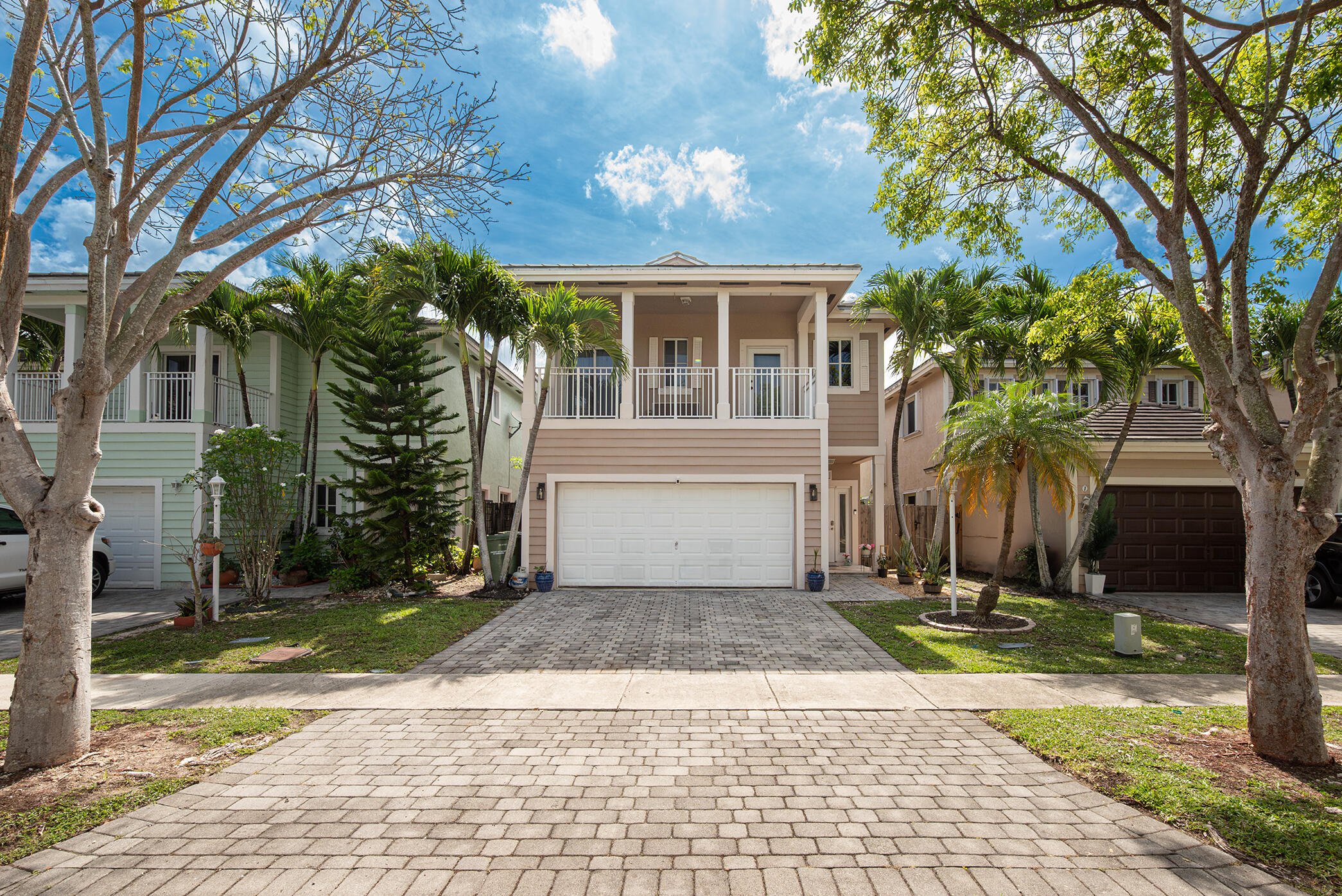 Foto de propiedad en 381 NE 35th Terrace, Homestead, FL 33033 Homestead con MLS# 