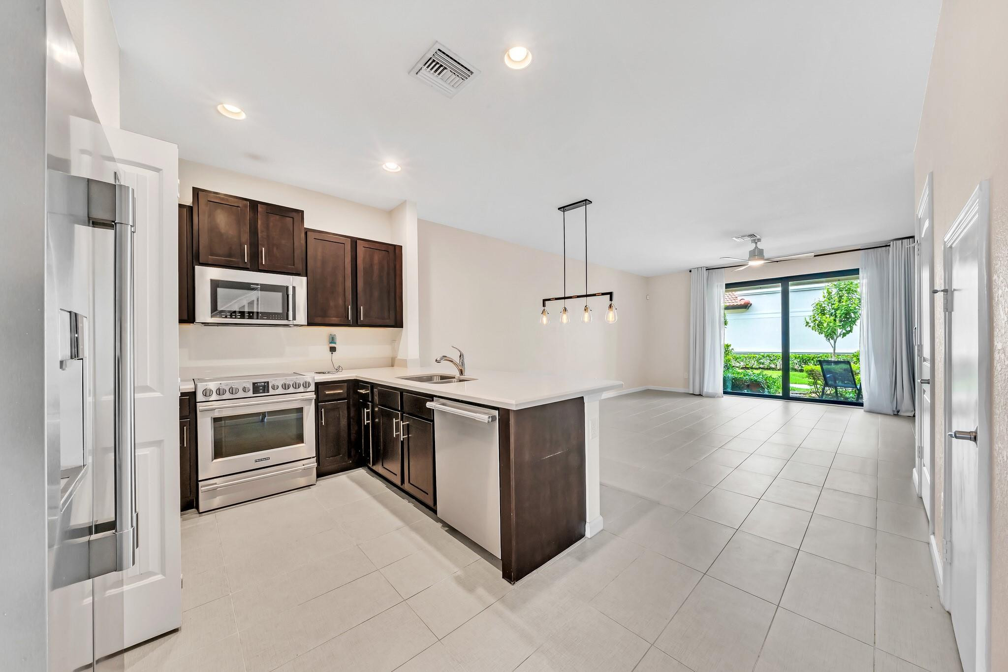 Vendido 4208 N Dixie Highway 25, Oakland Park, FL 33334, Oakland Park, FL 33334