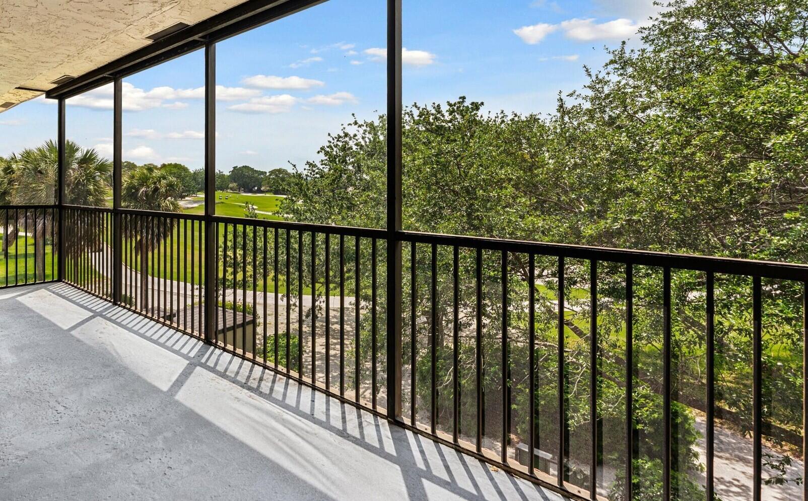 Foto de propiedad en 200 Jacaranda Country Club Drive 3c, Plantation, FL 33324 Plantation con MLS# 