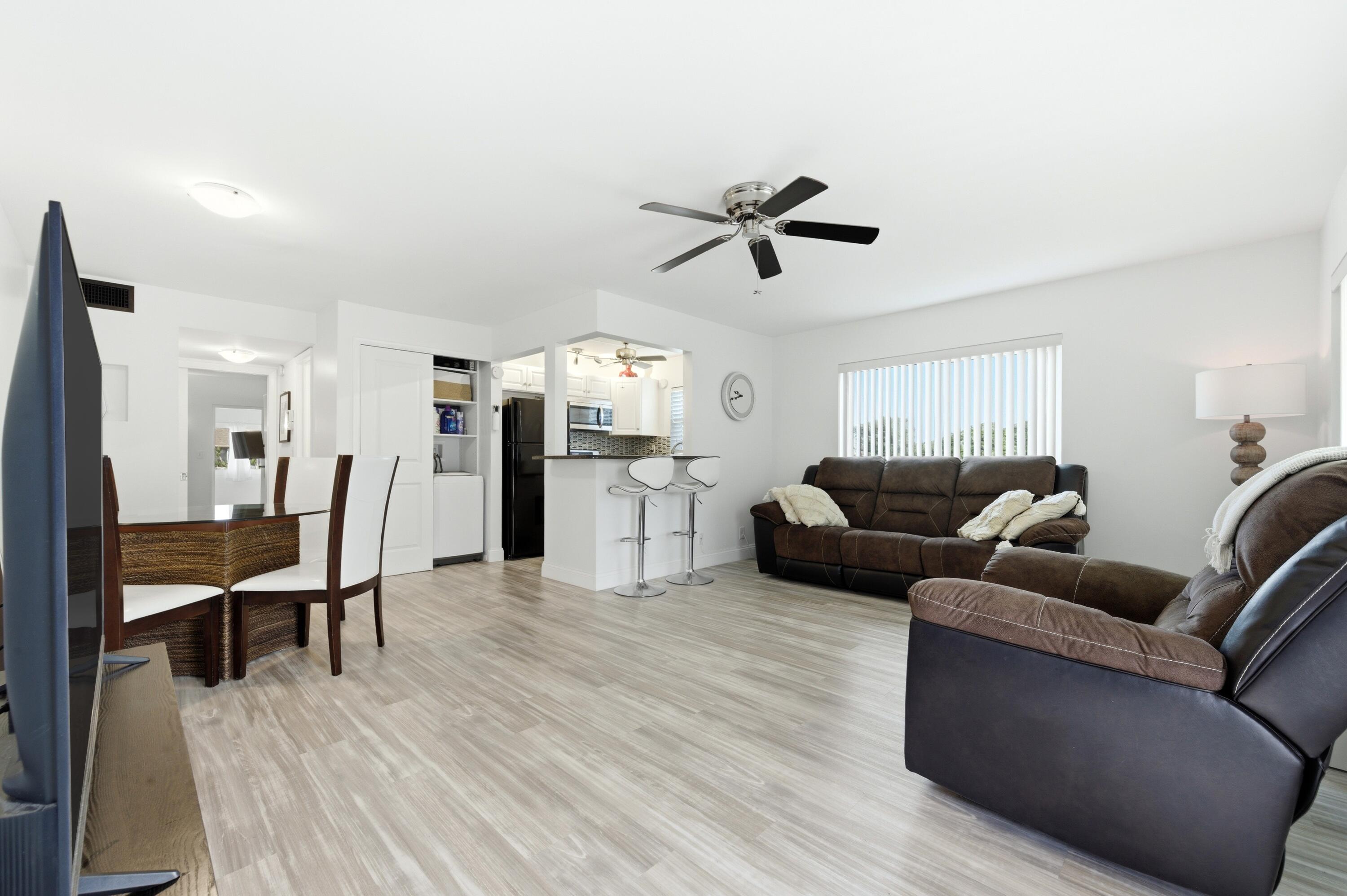 Foto de propiedad en 70 Bedford C, West Palm Beach, FL 33417 West Palm Beach con MLS# 