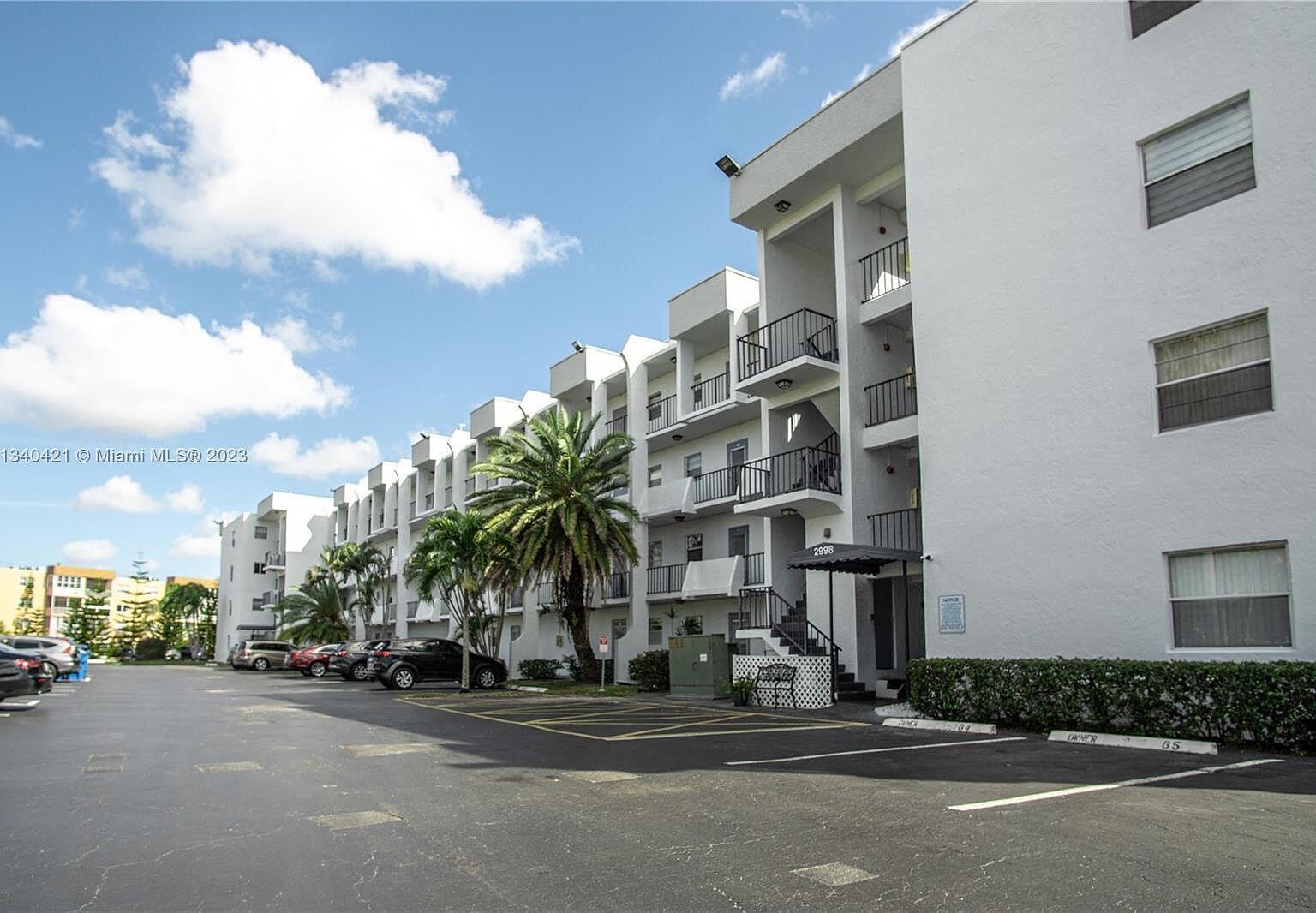 Foto de propiedad en 2998 Sunrise Lakes Drive E 116, Sunrise, FL 33322 Sunrise con MLS# 