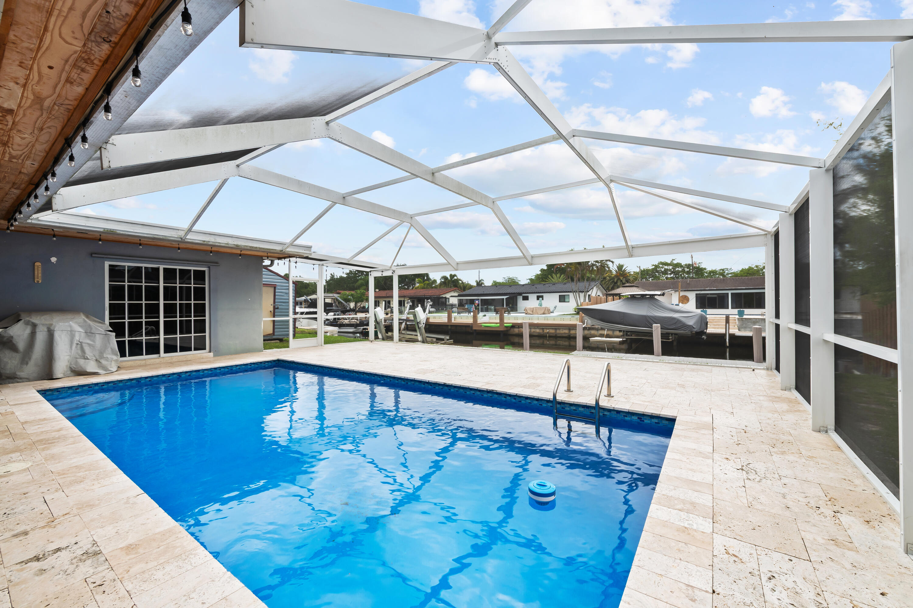 Foto de propiedad en 1340 SW 56th Avenue, Plantation, FL 33317 Plantation con MLS# 