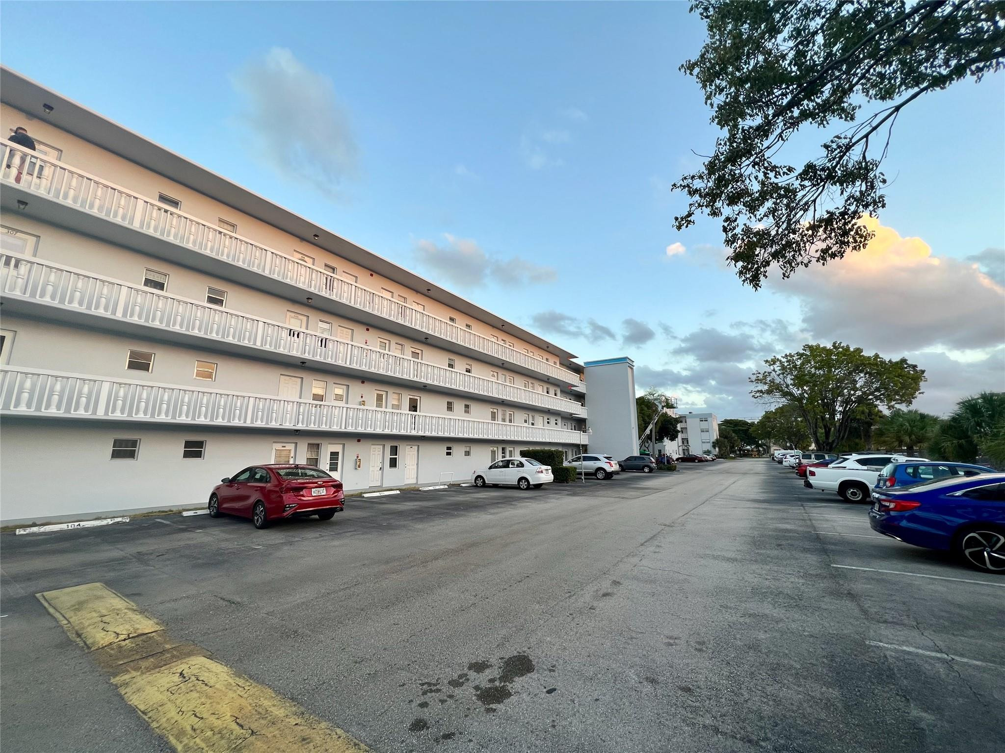 Foto de propiedad en 600 NE 2nd Street Unit 107, Dania Beach, FL 33004 Dania Beach con MLS# 
