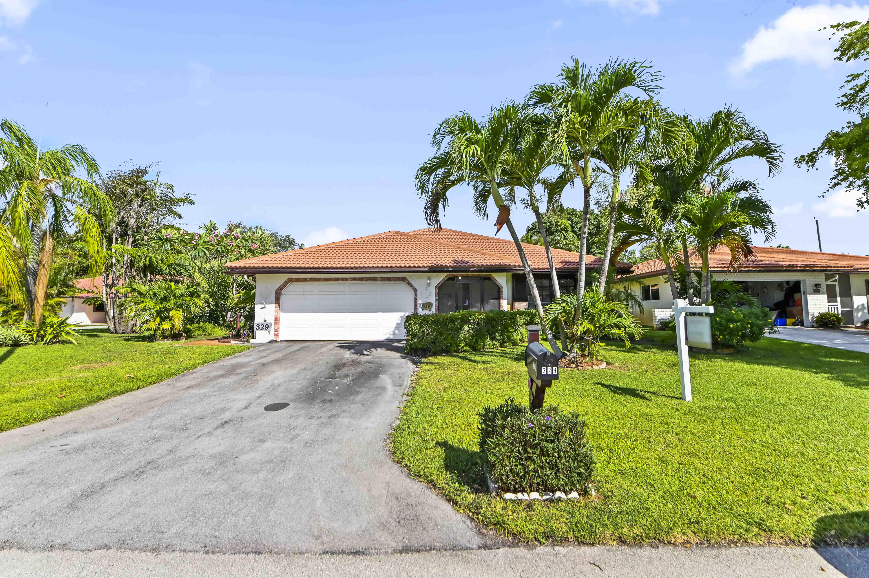 Foto de propiedad en 329 Knob Hill Boulevard, Boca Raton, FL 33431 Boca Raton con MLS# 