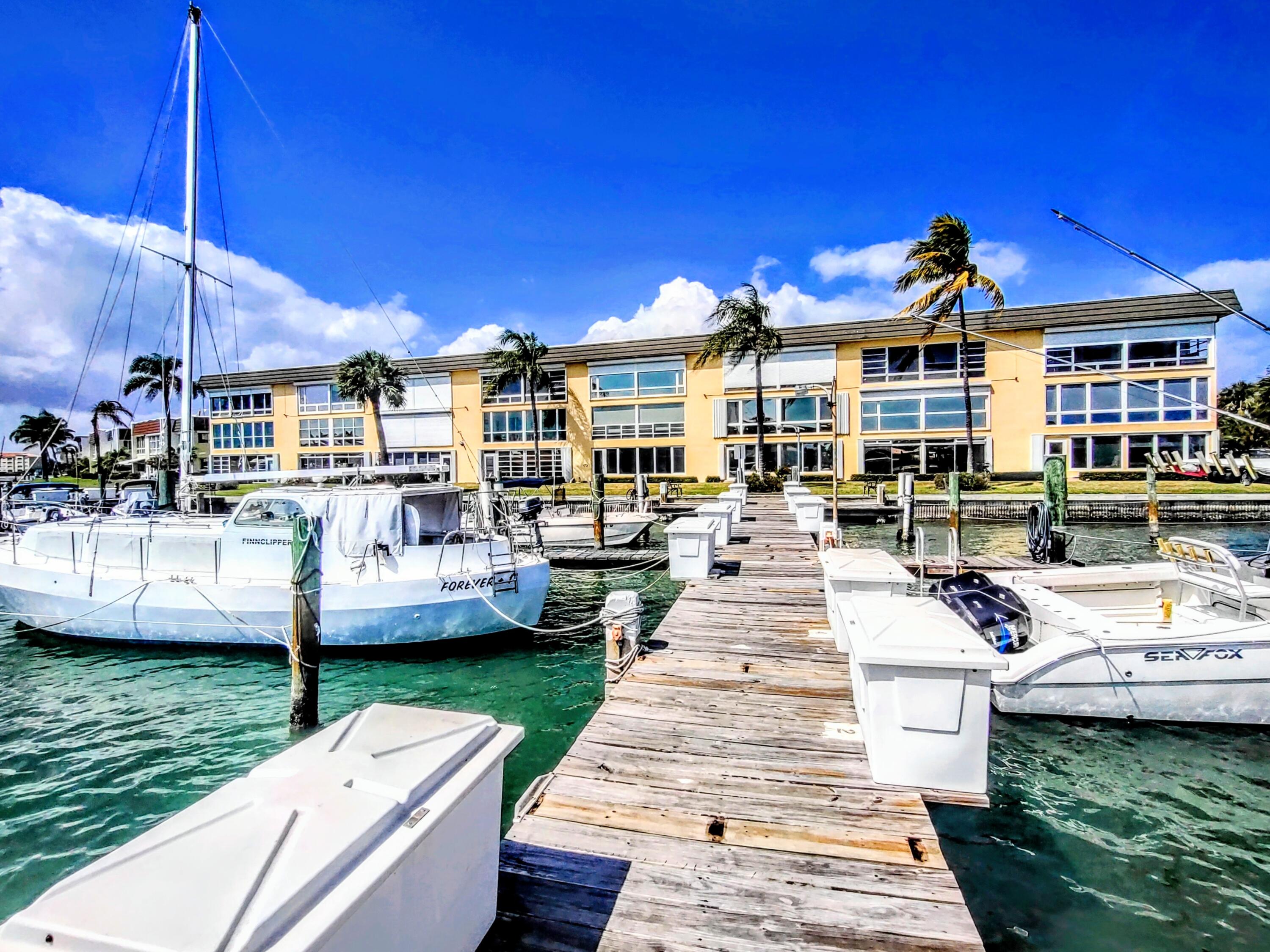 Foto de propiedad en 1351 Bayshore Drive 108, Fort Pierce, FL 34949 Fort Pierce con MLS# 