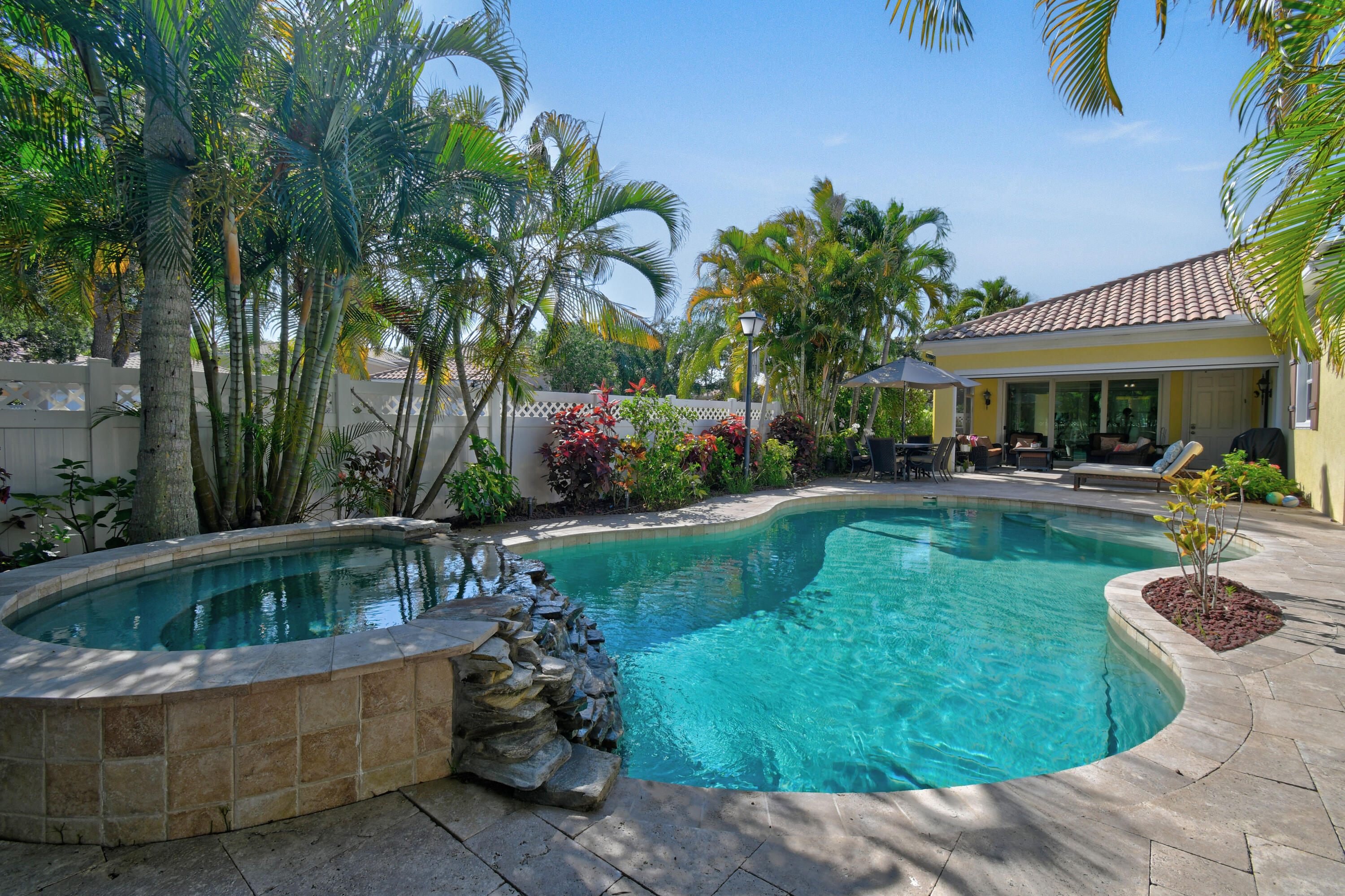 Foto de propiedad en 149 San Remo Drive, Jupiter, FL 33458 Jupiter con MLS# 