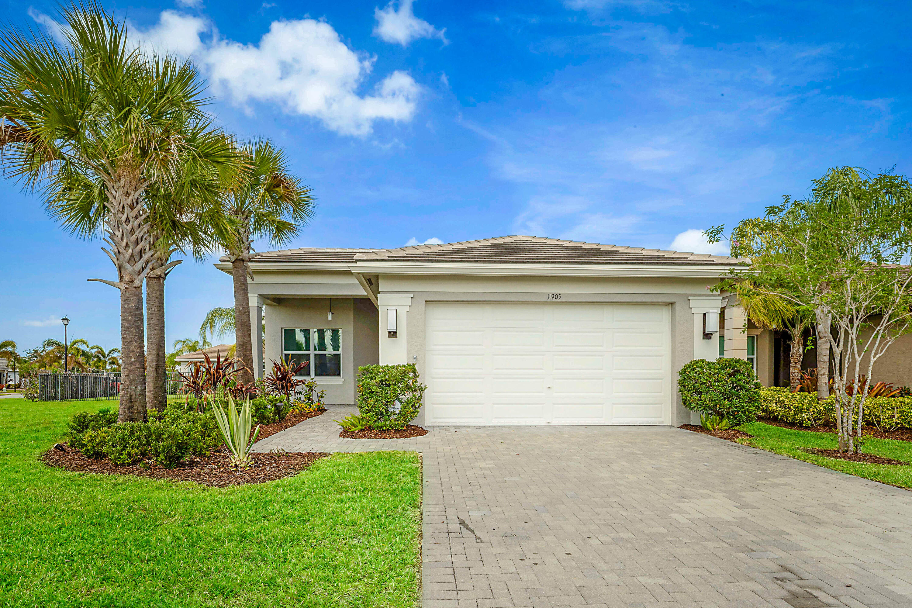 Foto de propiedad en 11905 SW Seaway Street, Port St. Lucie, FL 34987 Port St. Lucie con MLS# 
