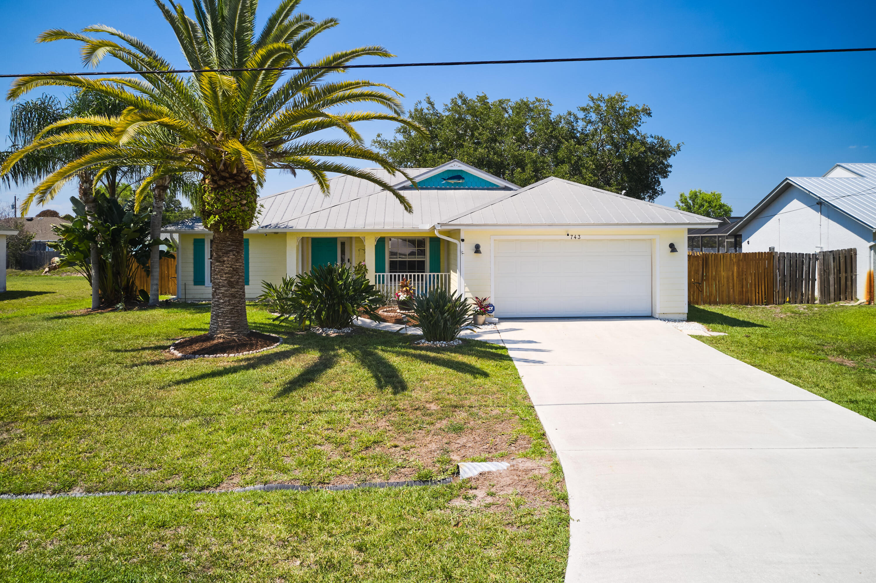 Foto de propiedad en 743 SW Mccoy Avenue, Port St. Lucie, FL 34953 Port St. Lucie con MLS# 