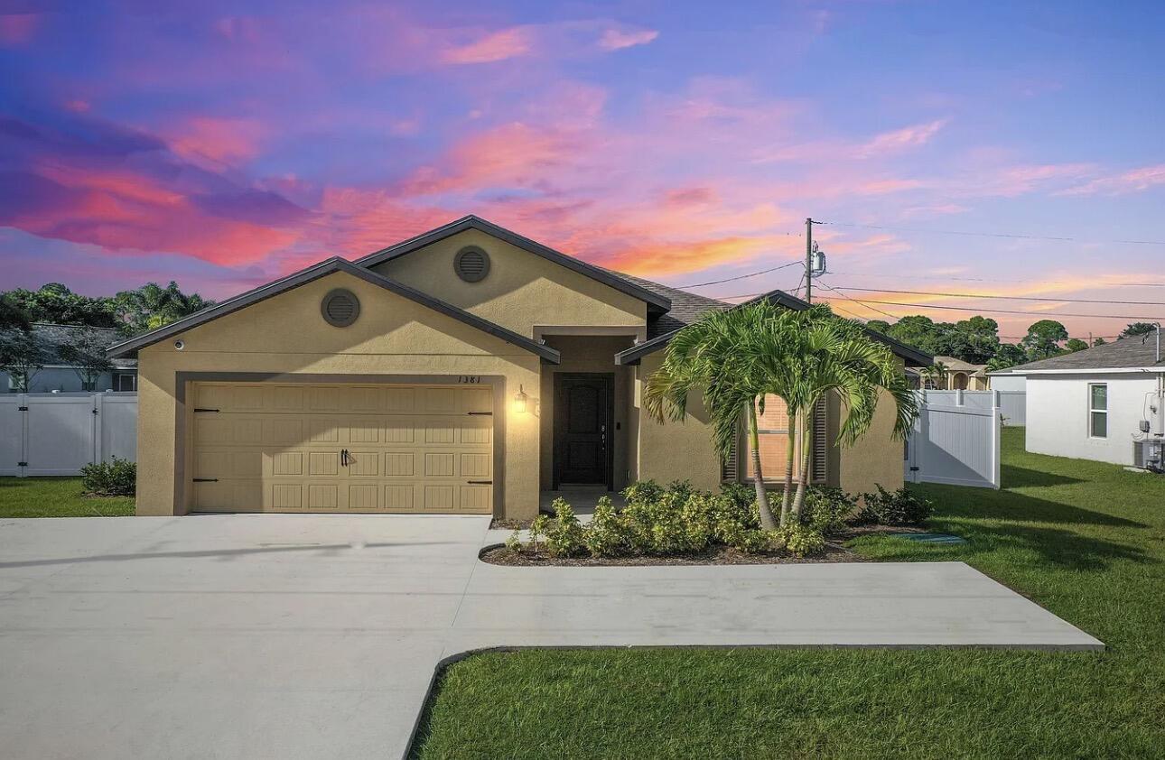 Foto de propiedad en 1381 SW Paar Drive, Port St. Lucie, FL 34953 Port St. Lucie con MLS# 