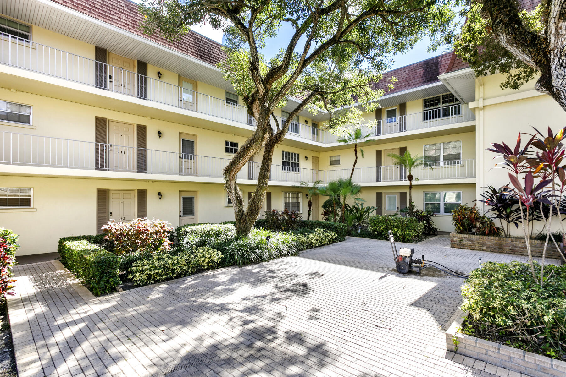 Foto de propiedad en 5510 Tamberlane Circle 242, Palm Beach Gardens, FL 33418 Palm Beach Gardens con MLS# 