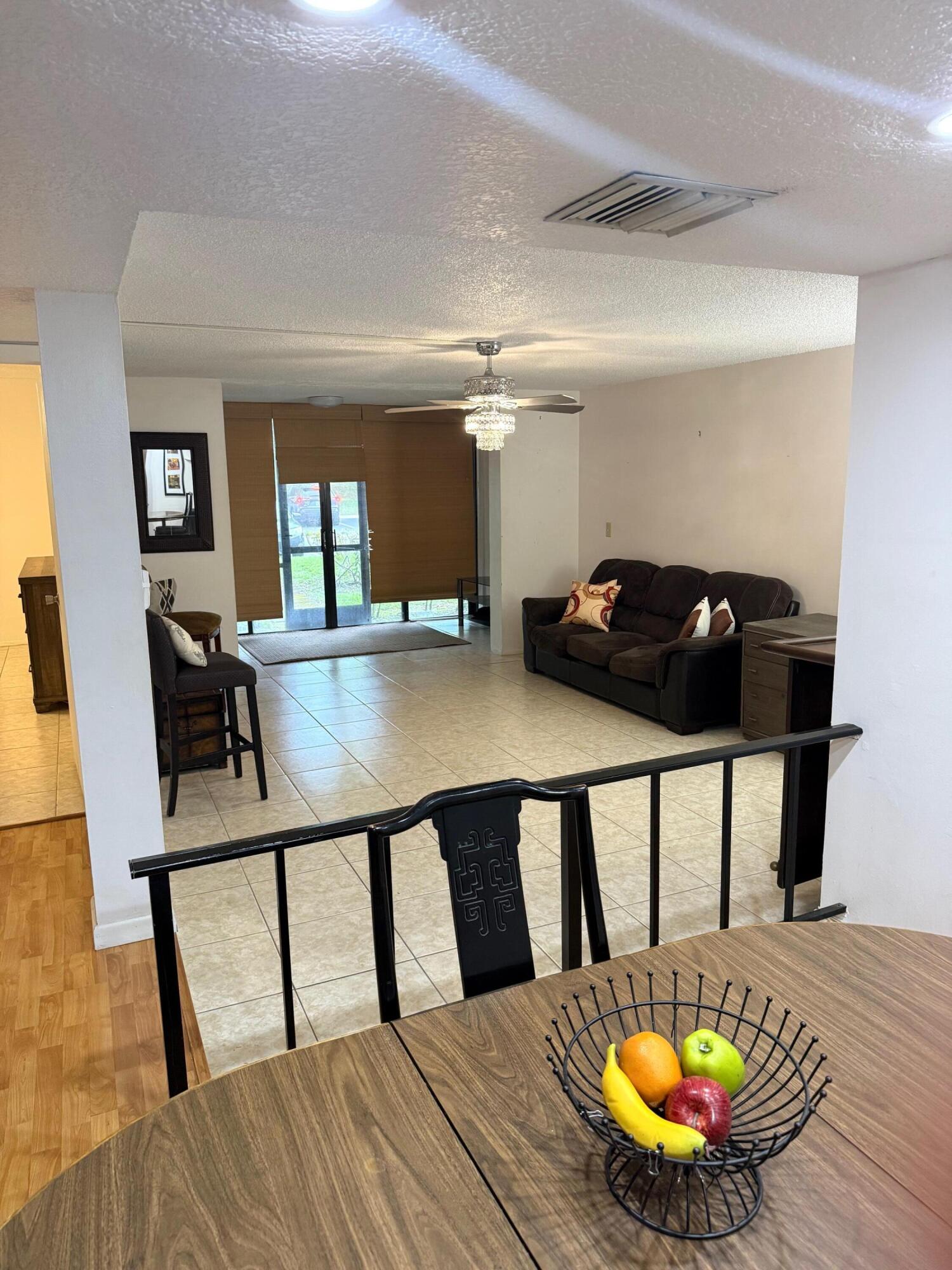 Foto de propiedad en 3720 Inverrary Drive 1f, Lauderhill, FL 33319 Lauderhill con MLS# 