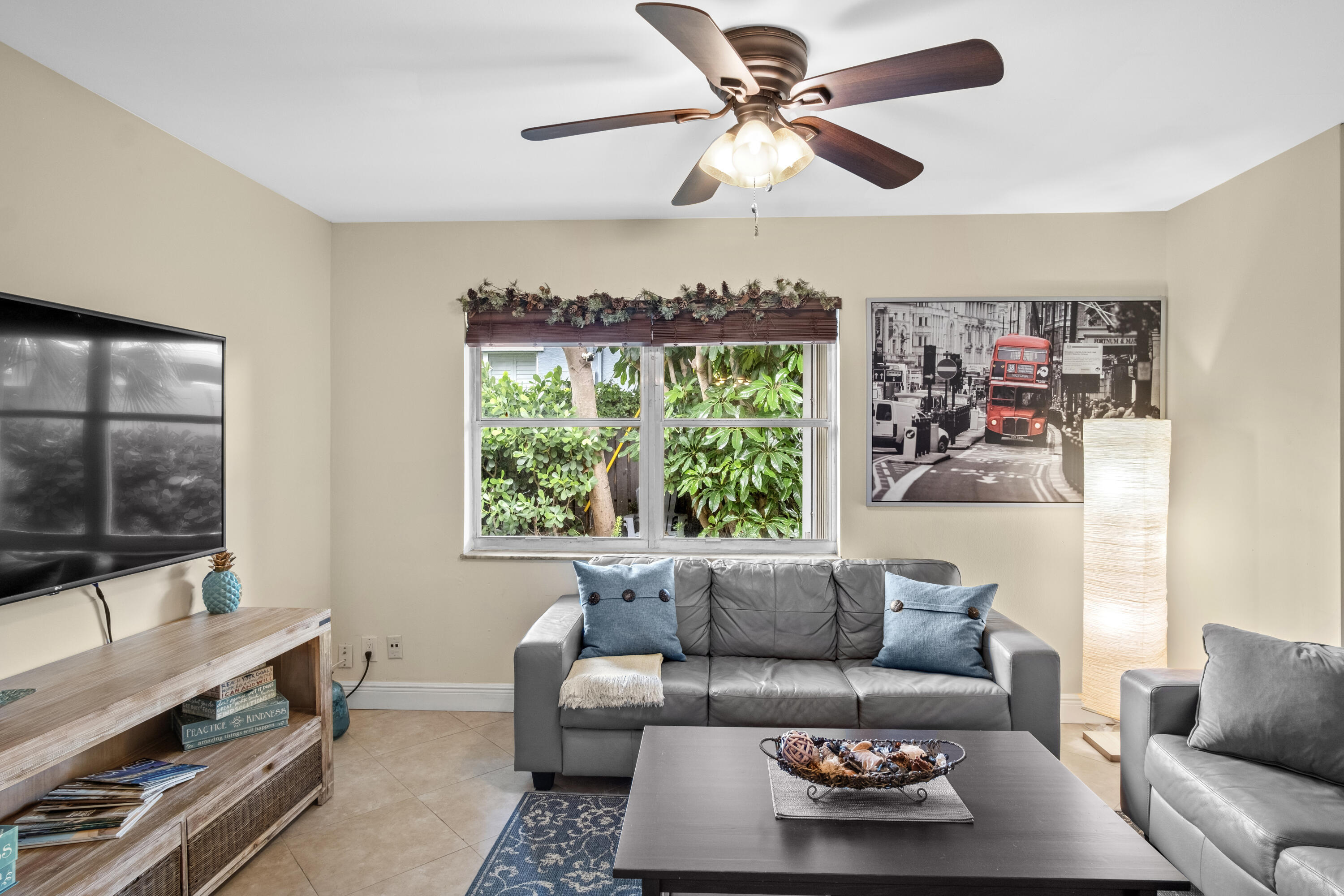 Foto de propiedad en 803 NE 2nd Avenue, Delray Beach, FL 33444 Delray Beach con MLS# 