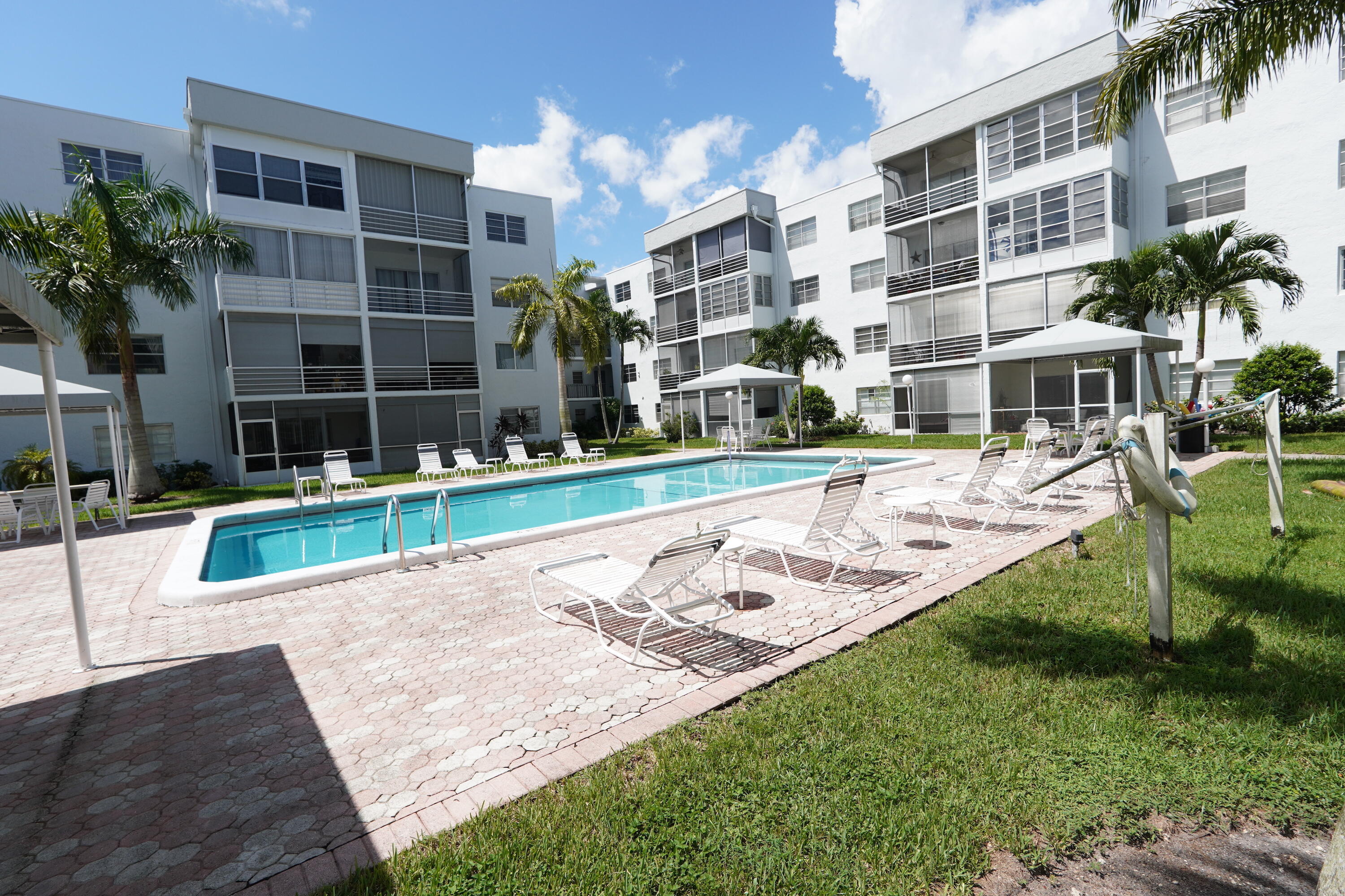 Foto de propiedad en 3000 E Sunrise Lakes Boulevard 123, Sunrise, FL 33322 Sunrise con MLS# 