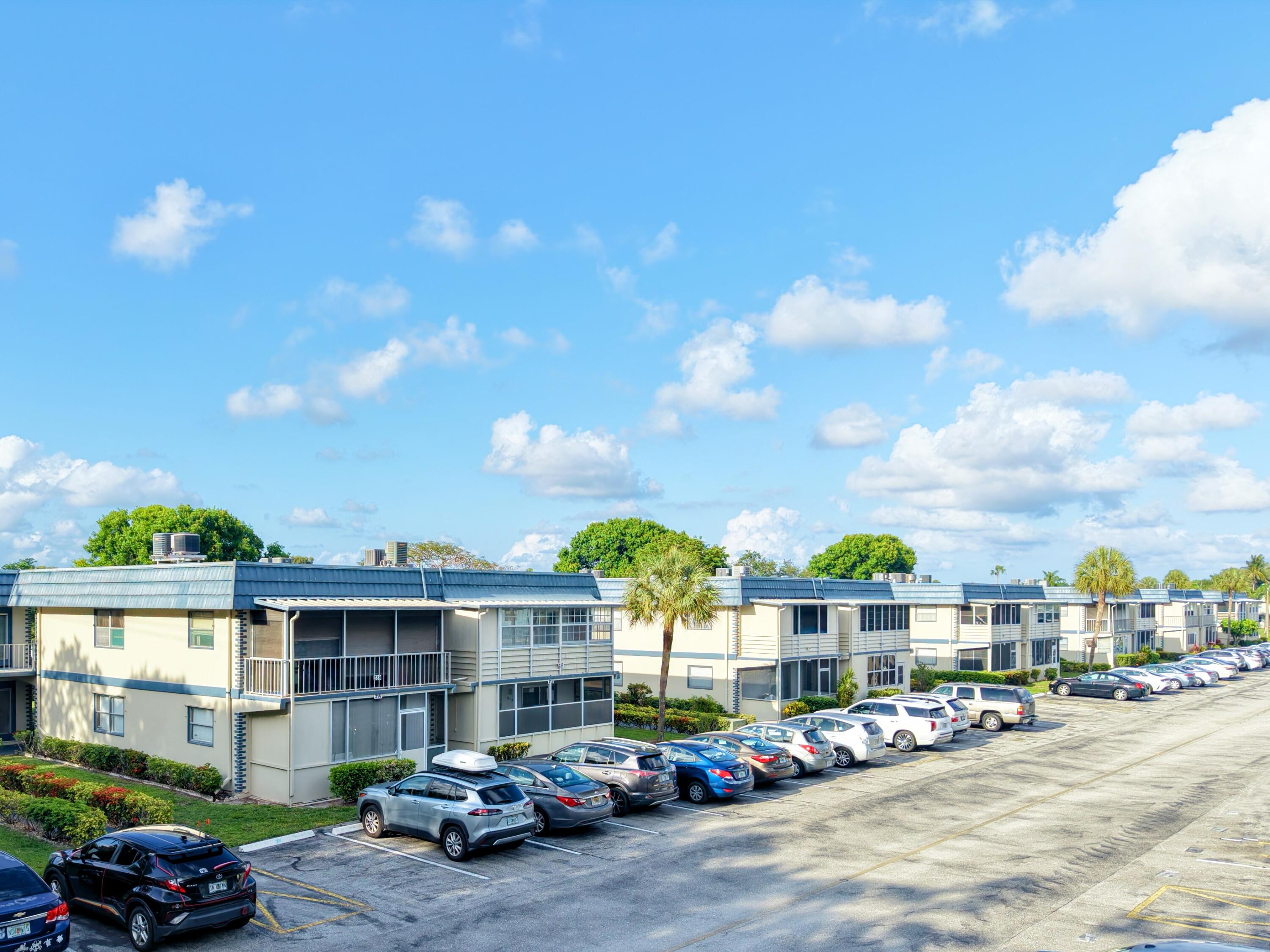 Foto de propiedad en 202 Brittany E, Delray Beach, FL 33446 Delray Beach con MLS# 