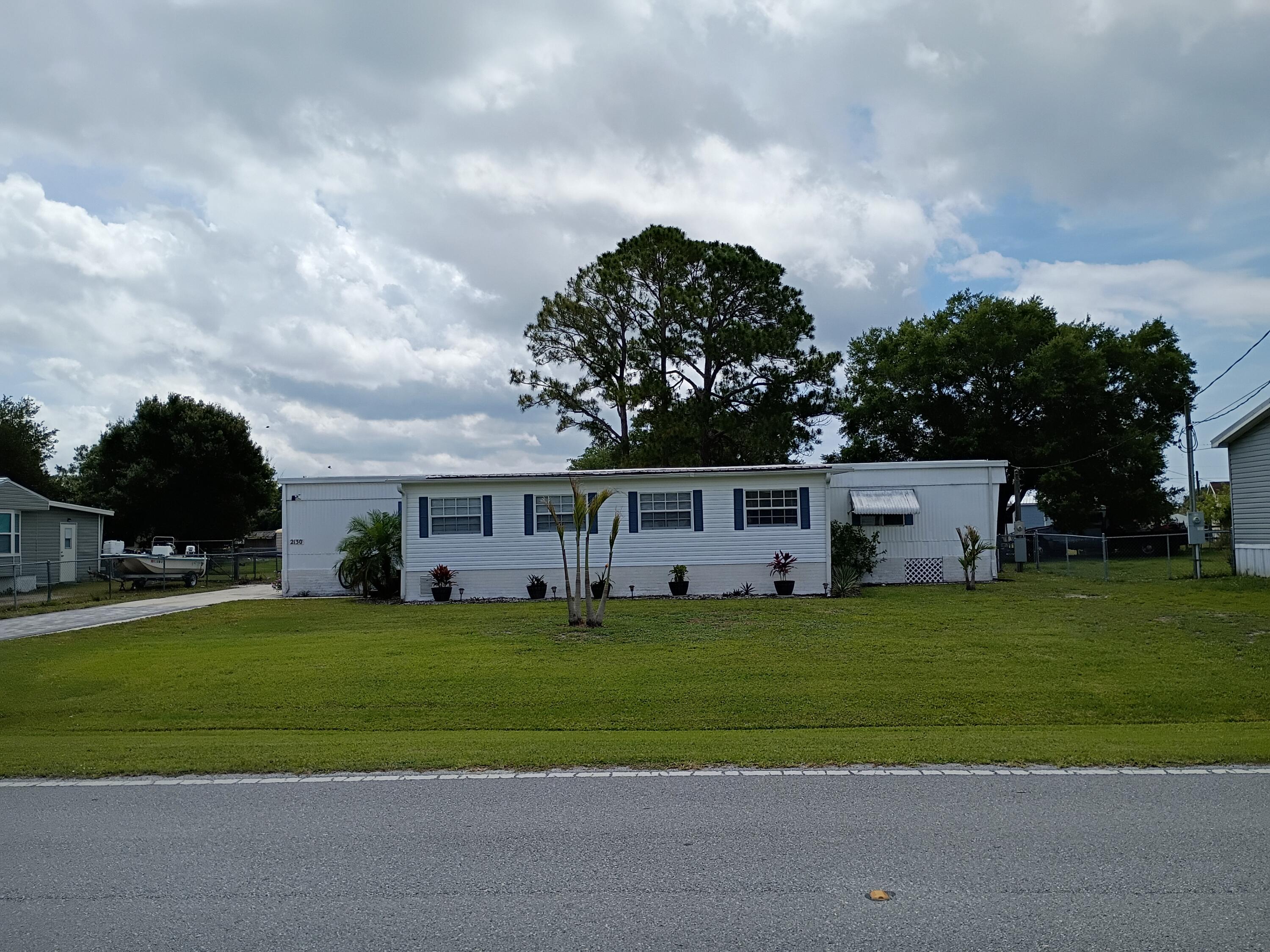Foto de propiedad en 2130 SE 24th Boulevard, Okeechobee, FL 34974 Okeechobee con MLS# 