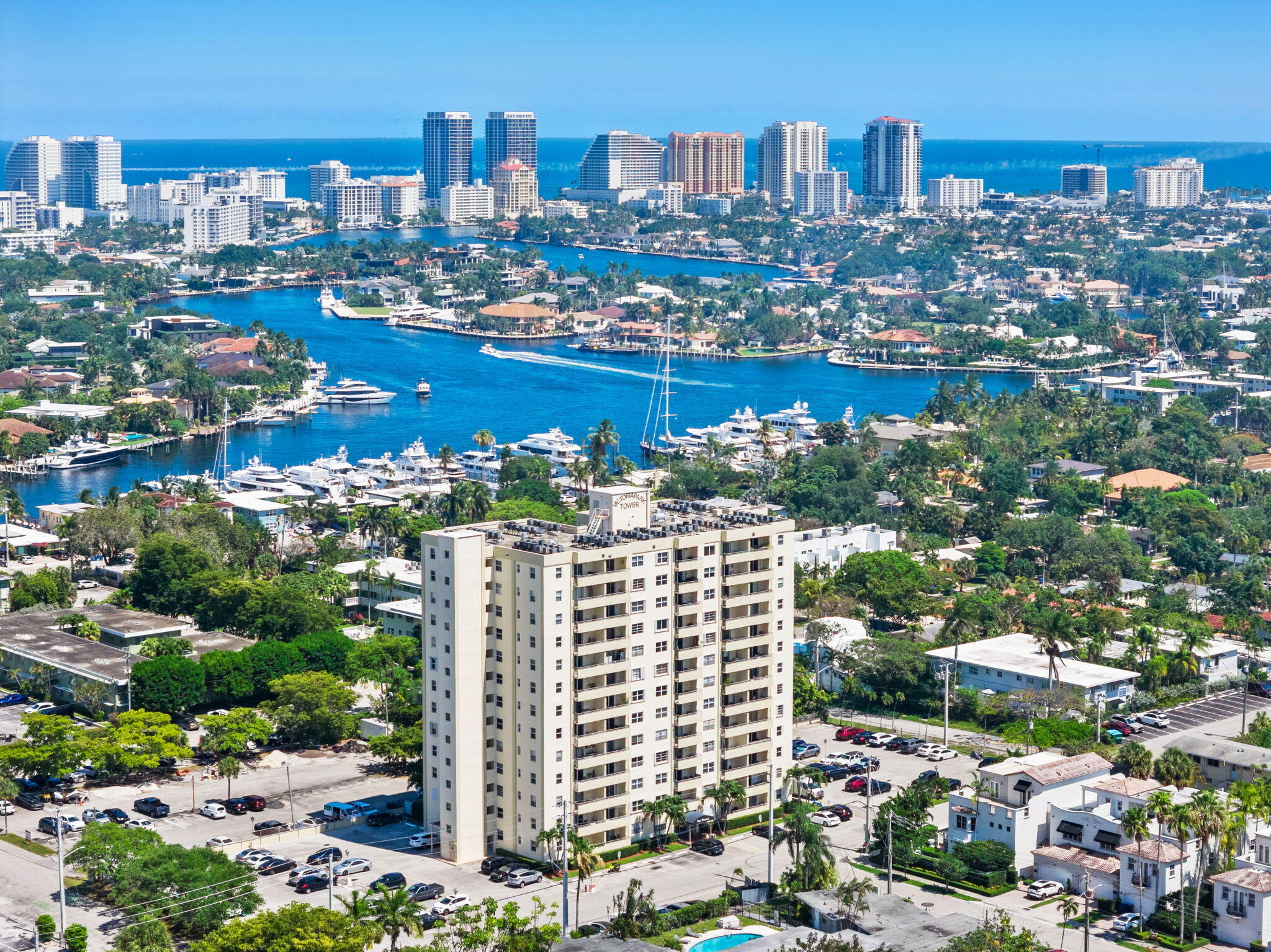 Foto de propiedad en 900 NE 18th Avenue 1406, Fort Lauderdale, FL 33304 Fort Lauderdale con MLS# 