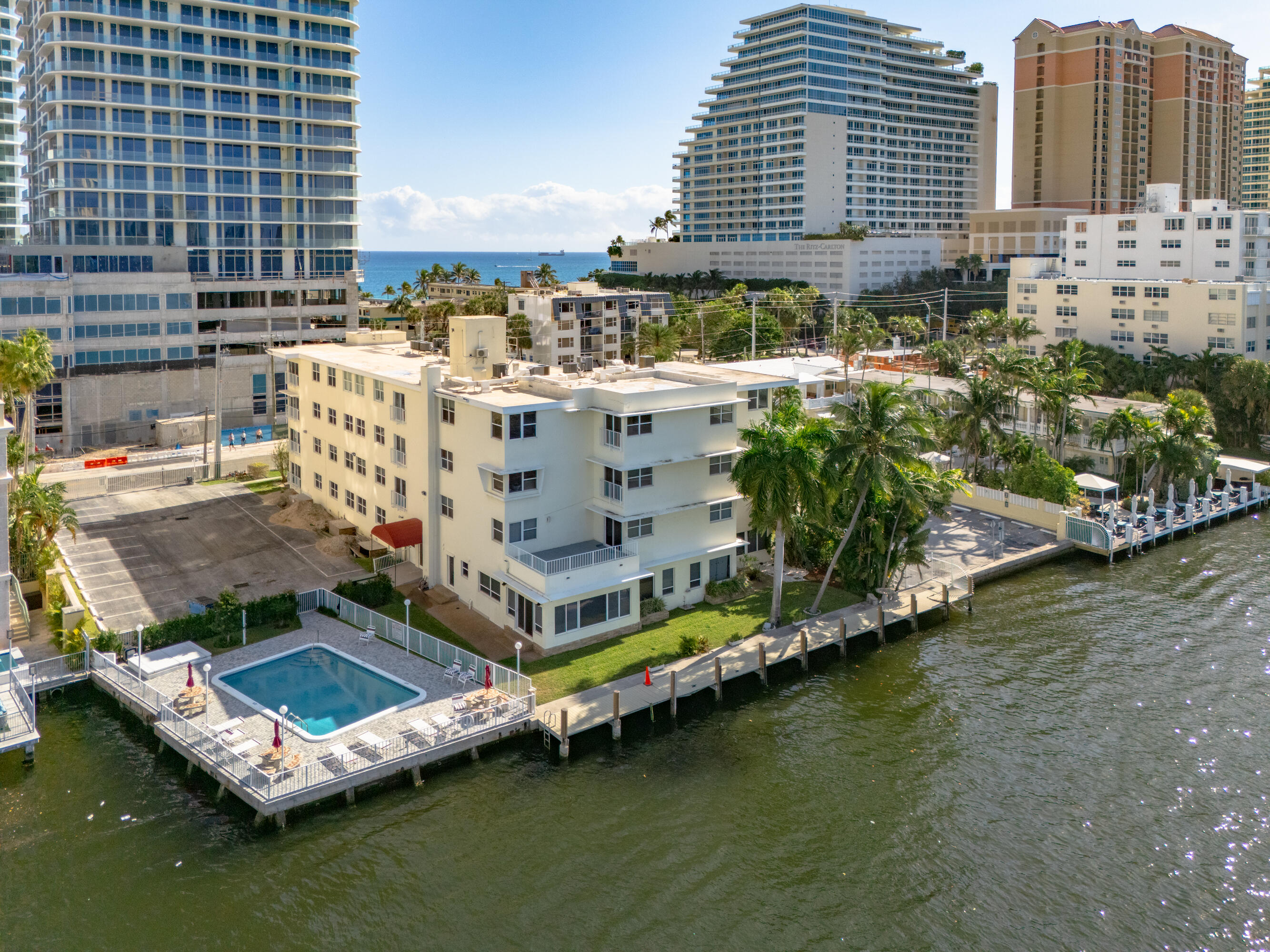 Foto de propiedad en 125 N Birch Road, Fort Lauderdale, FL Fort Lauderdale con MLS# 