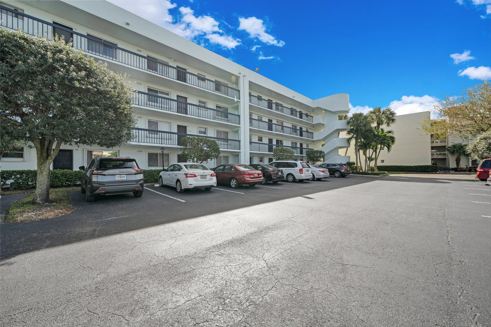 Foto de propiedad en 6698 10th Avenue N 327, Lake Worth, FL 33467 Lake Worth con MLS# 