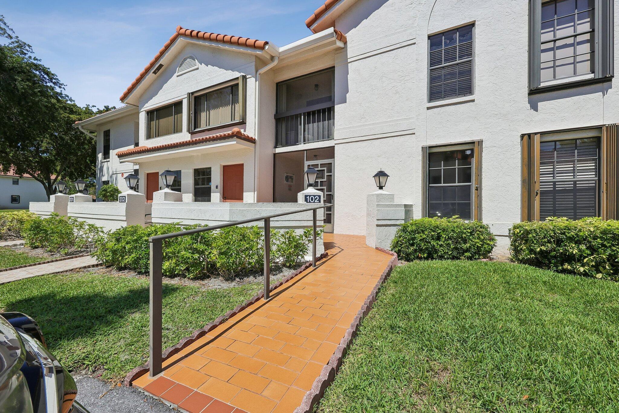 Foto de propiedad en 9681 E Sills Dr E 102, Boynton Beach, FL 33437 Boynton Beach con MLS# 