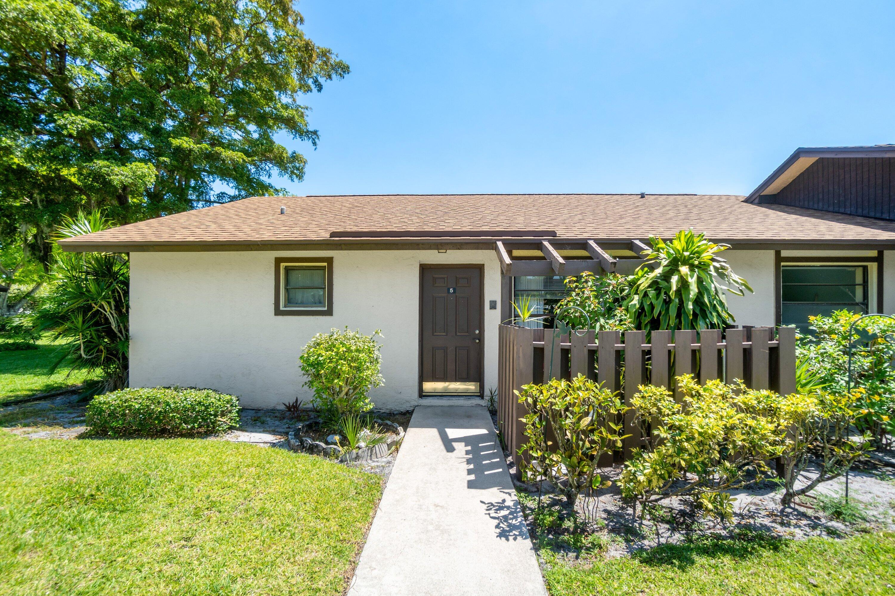 Foto de propiedad en 5 Via De Casas Norte 5, Boynton Beach, FL 33426 Boynton Beach con MLS# 