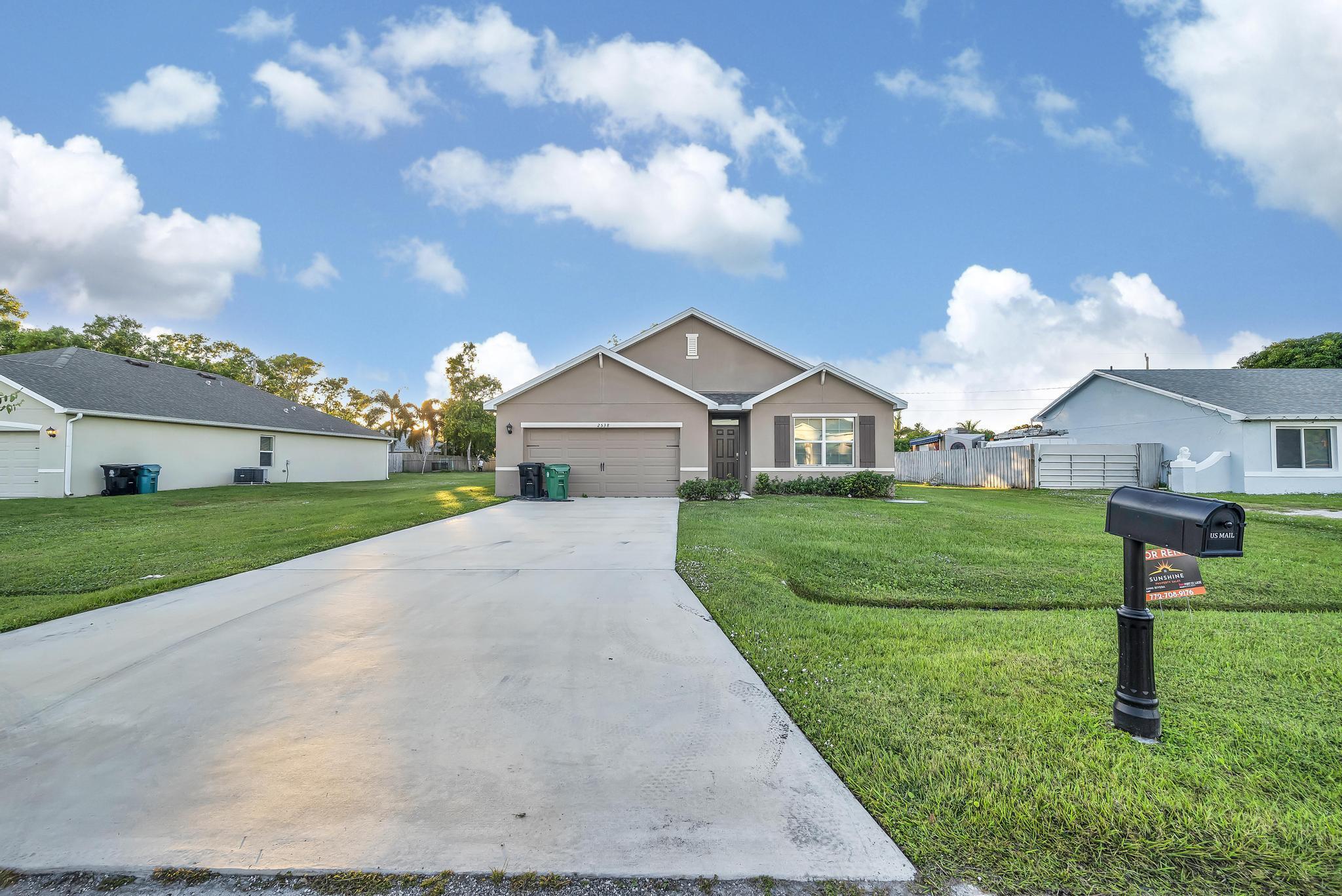 Foto de propiedad en 2538 SE Rock Springs Drive, Port St. Lucie, FL 34952 Port St. Lucie con MLS# 
